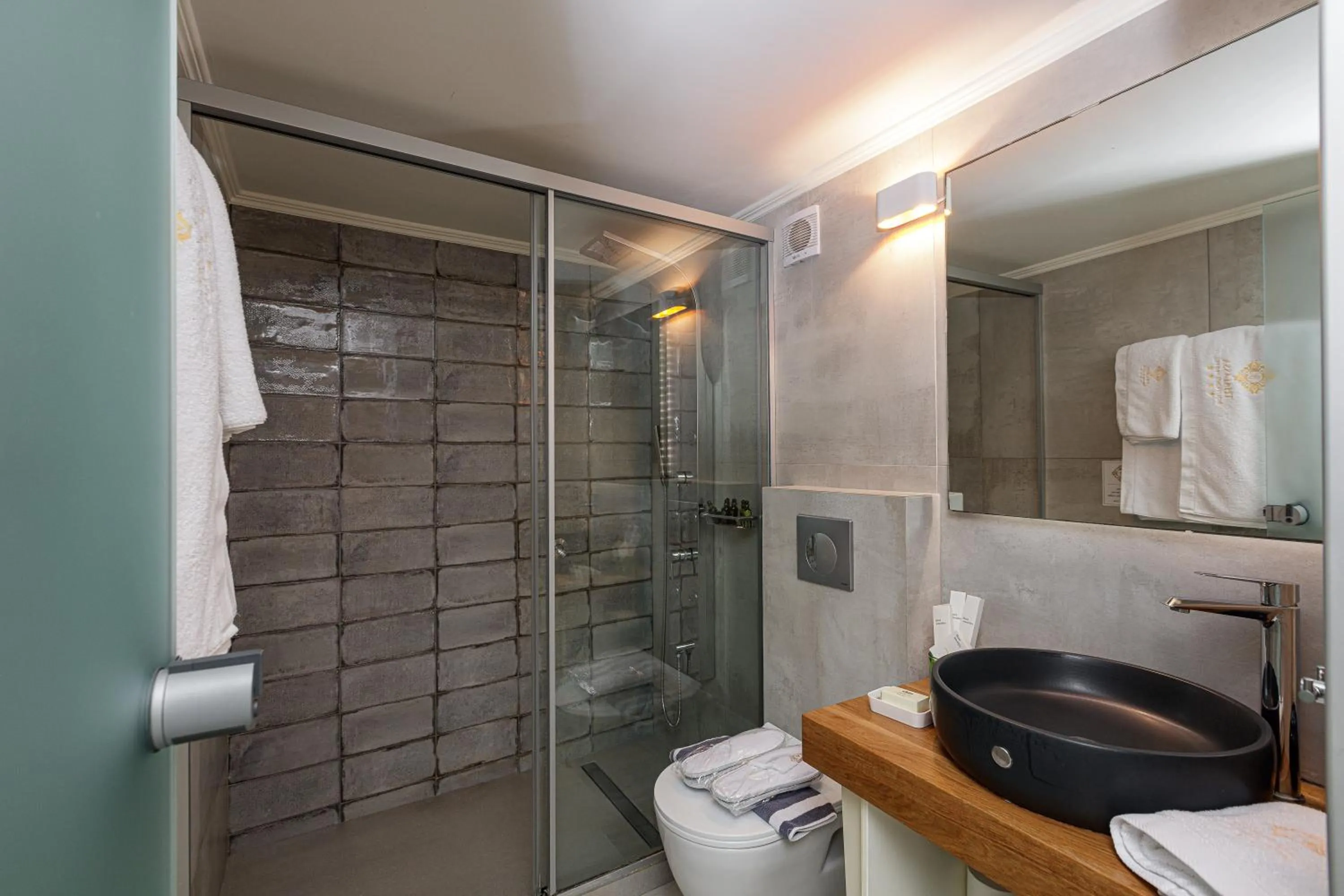 Toilet in Thalassa Boutique Hotel