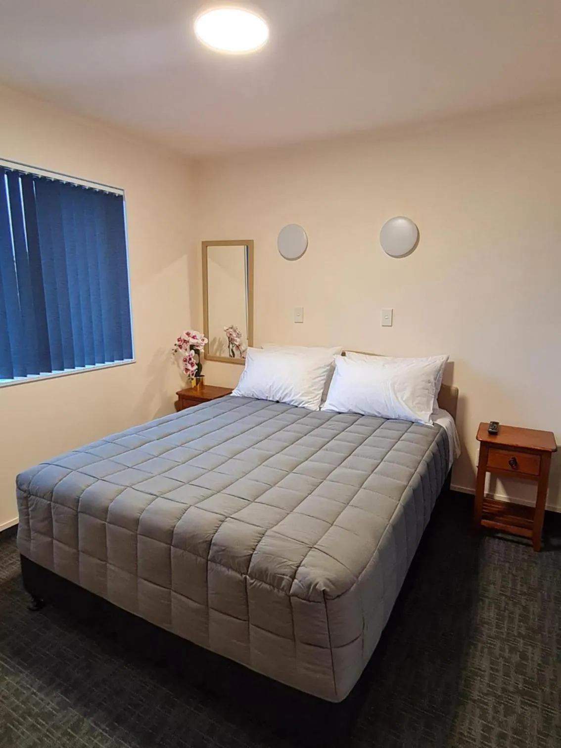 Bed in Avenue Heights Motel