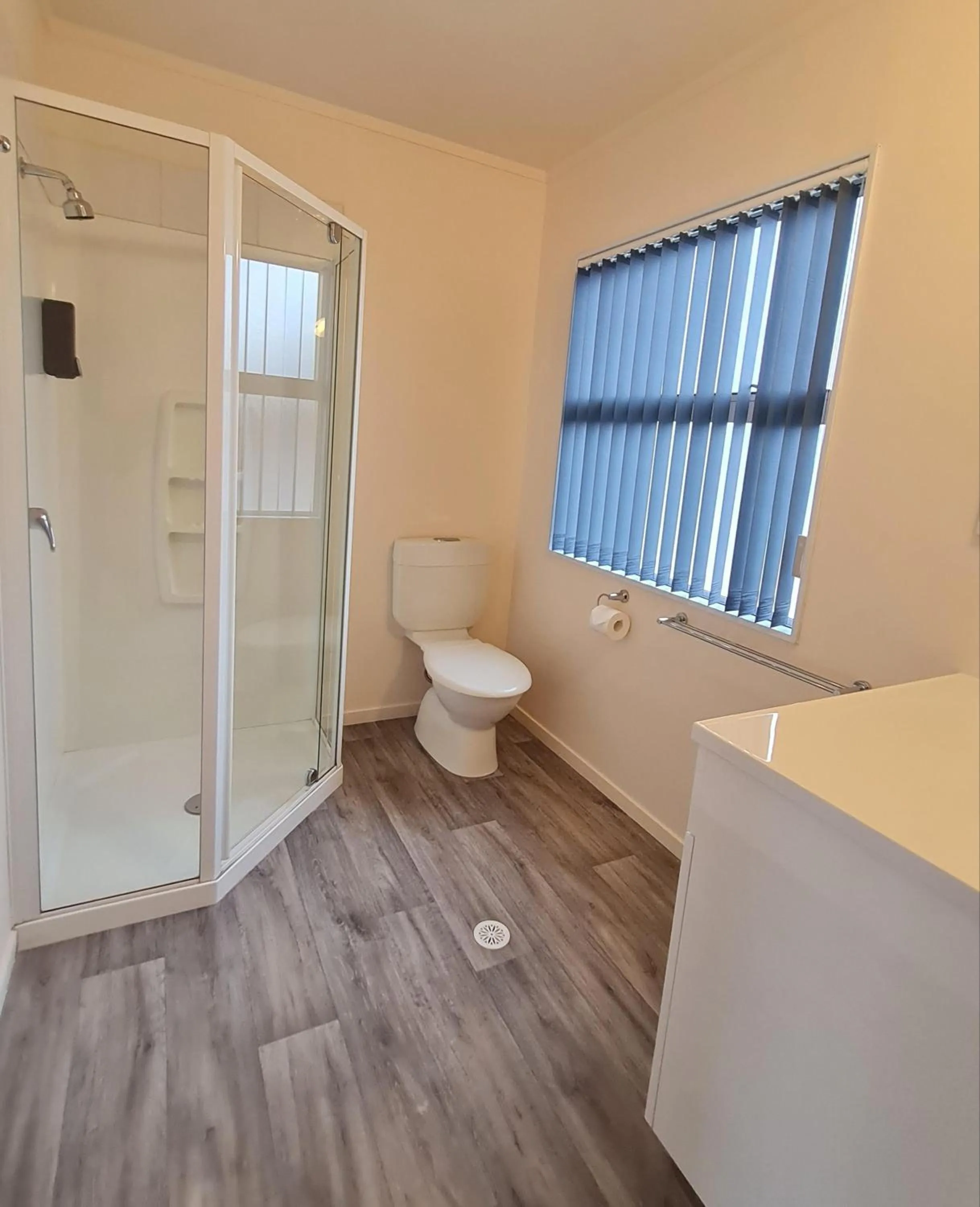 Shower in Avenue Heights Motel