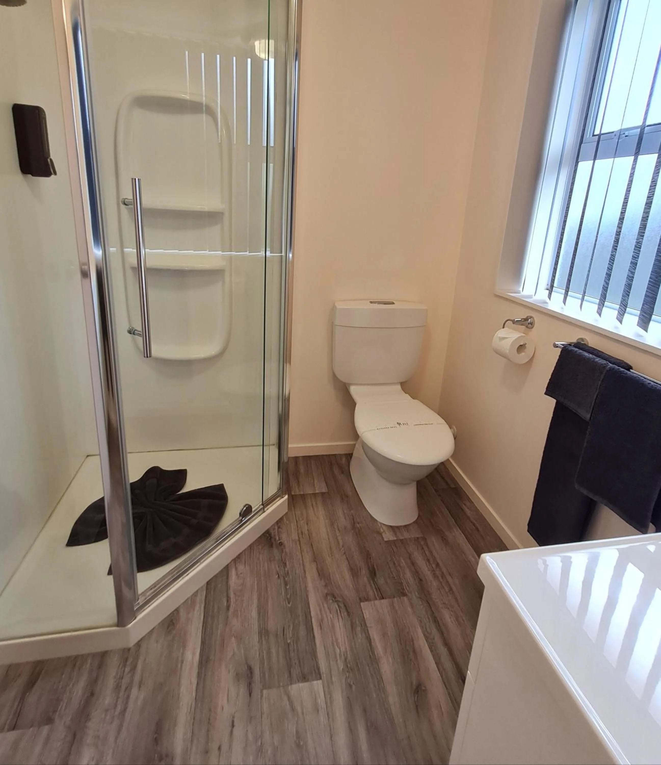 Shower in Avenue Heights Motel