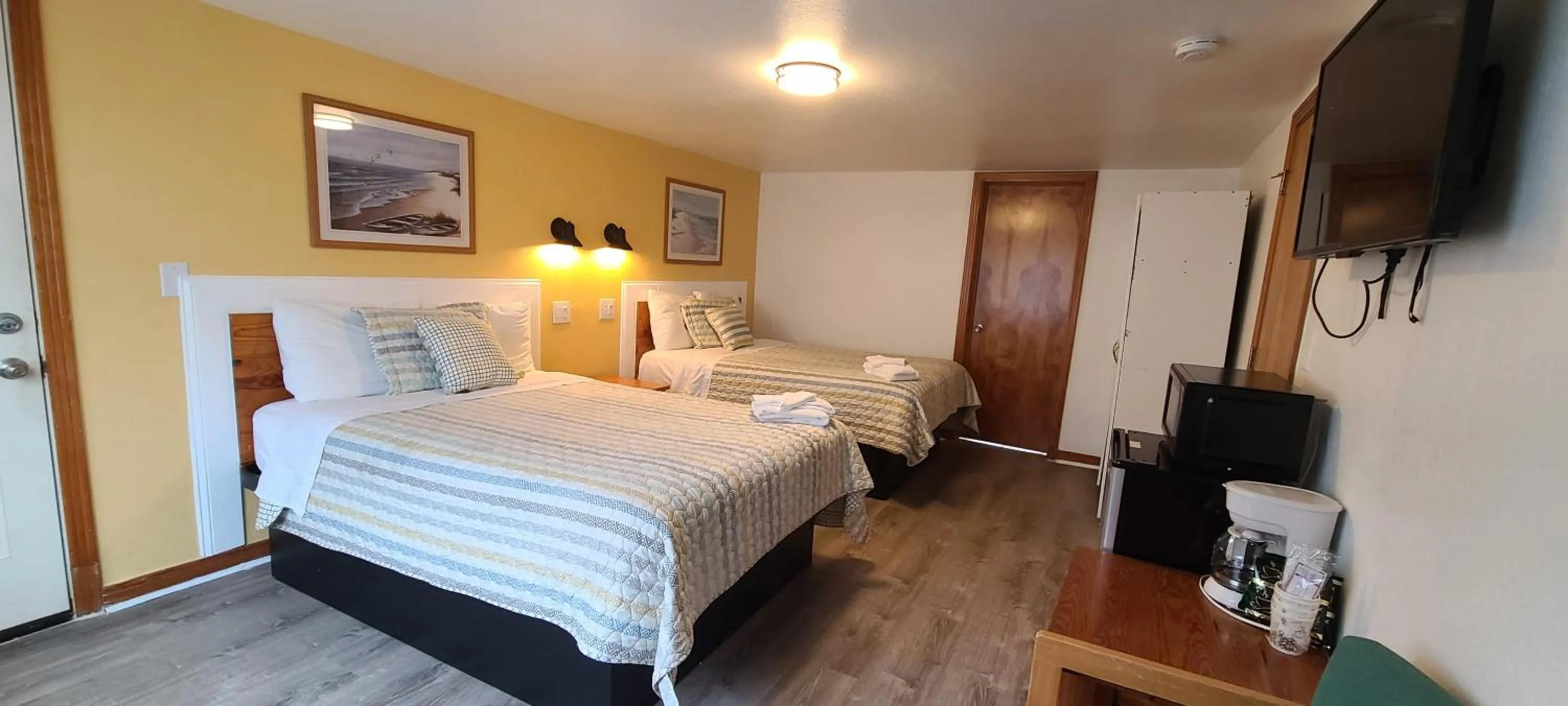 Bed in Driftin Sands Motel