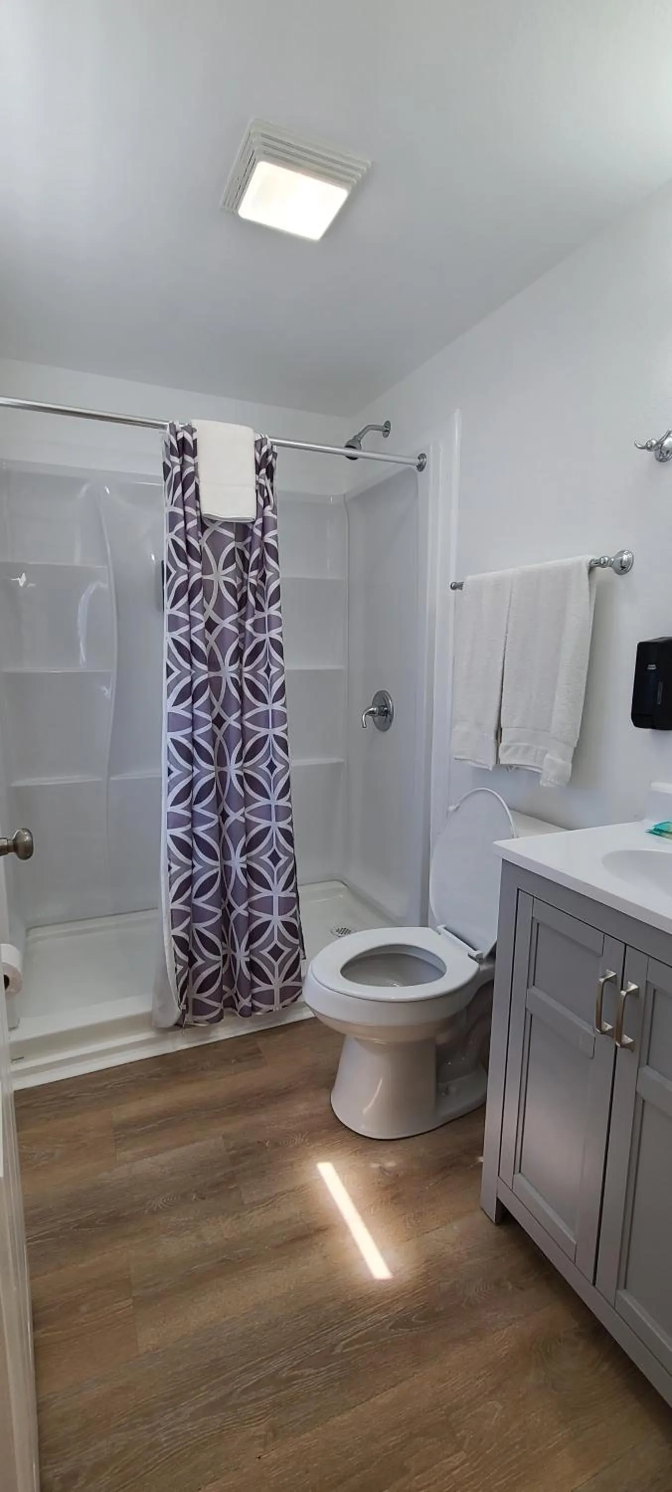 Bathroom in Driftin Sands Motel