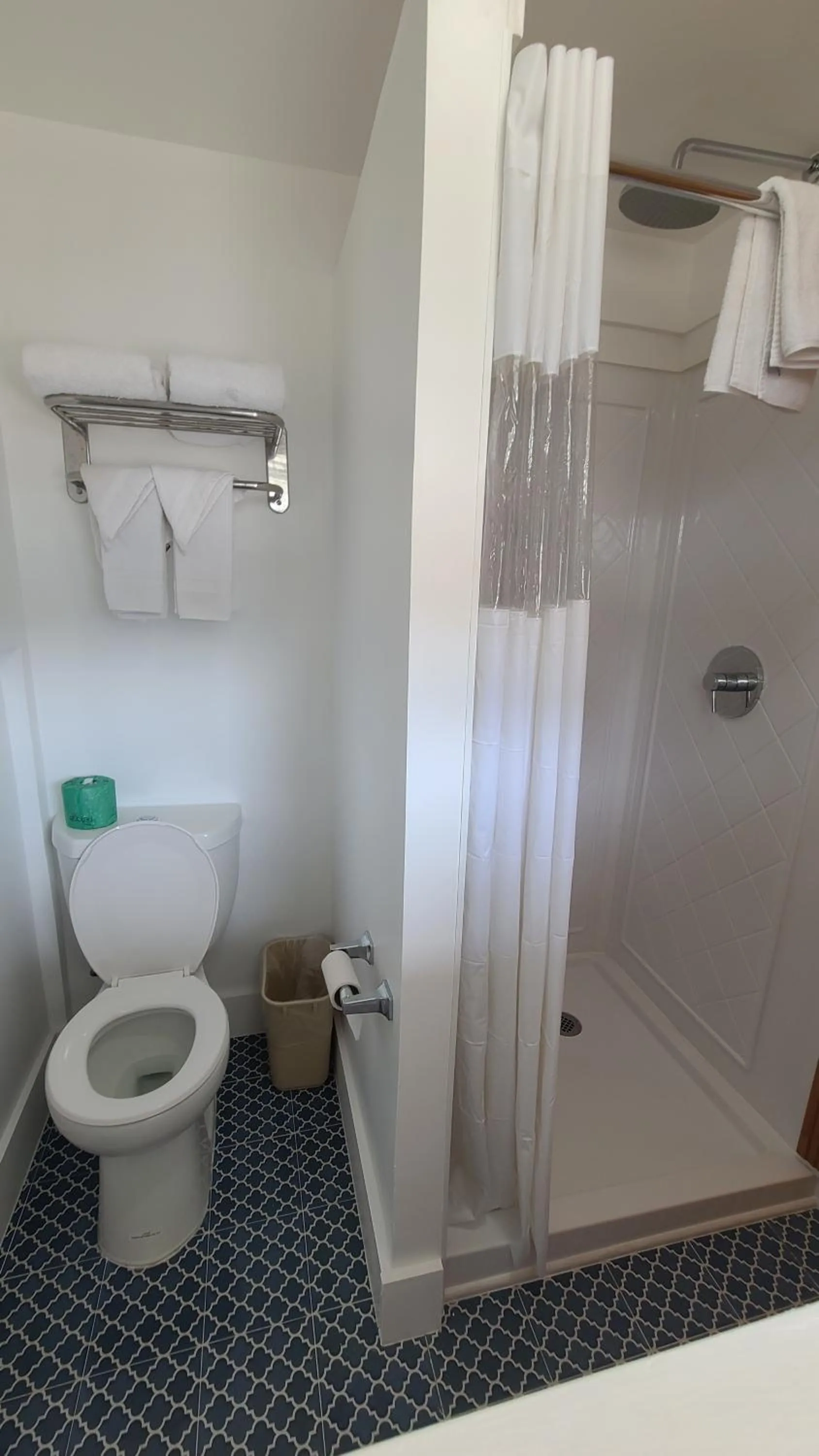 Shower in Driftin Sands Motel