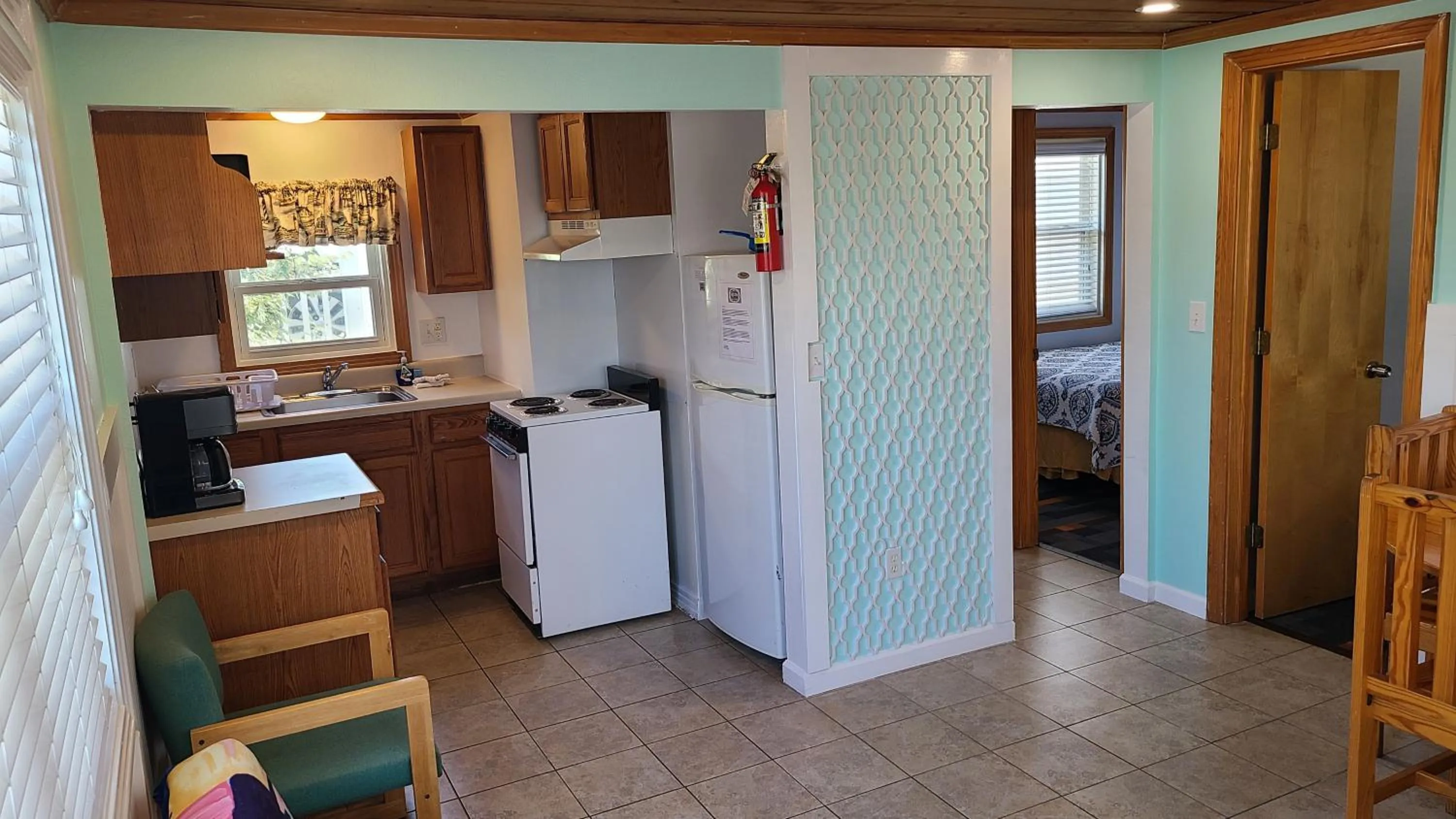 Kitchen or kitchenette in Driftin Sands Motel