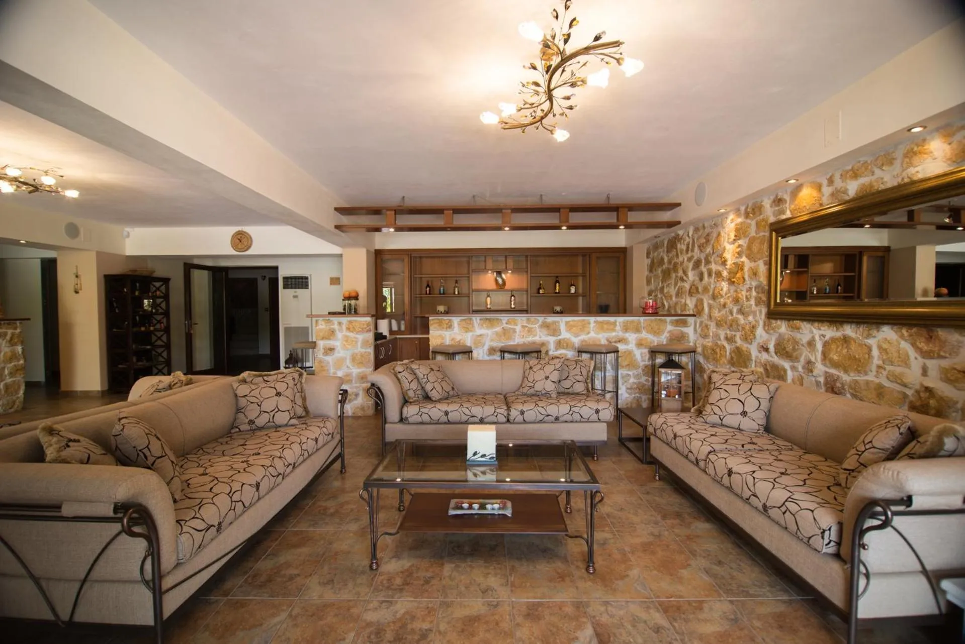 Lobby or reception in Vathi Hotel Apartment Hotel