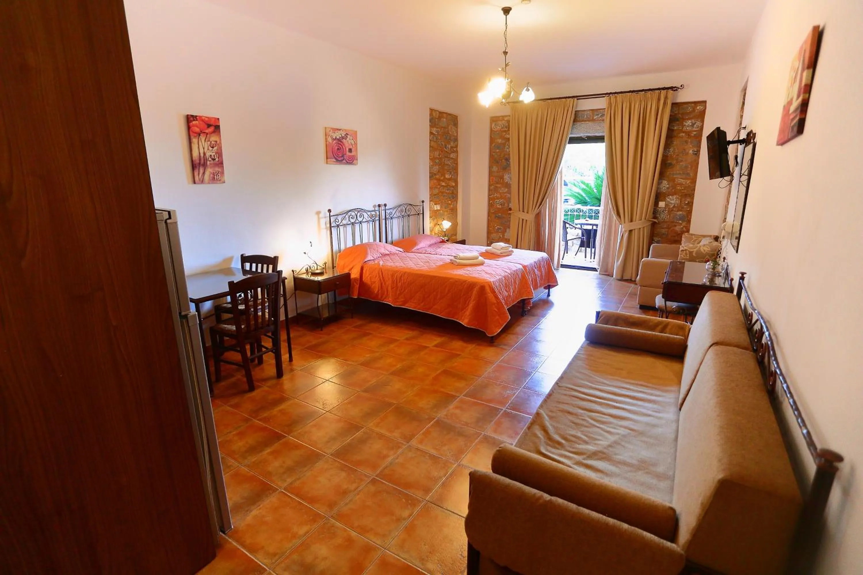 Bed in Vathi Hotel Apartment Hotel