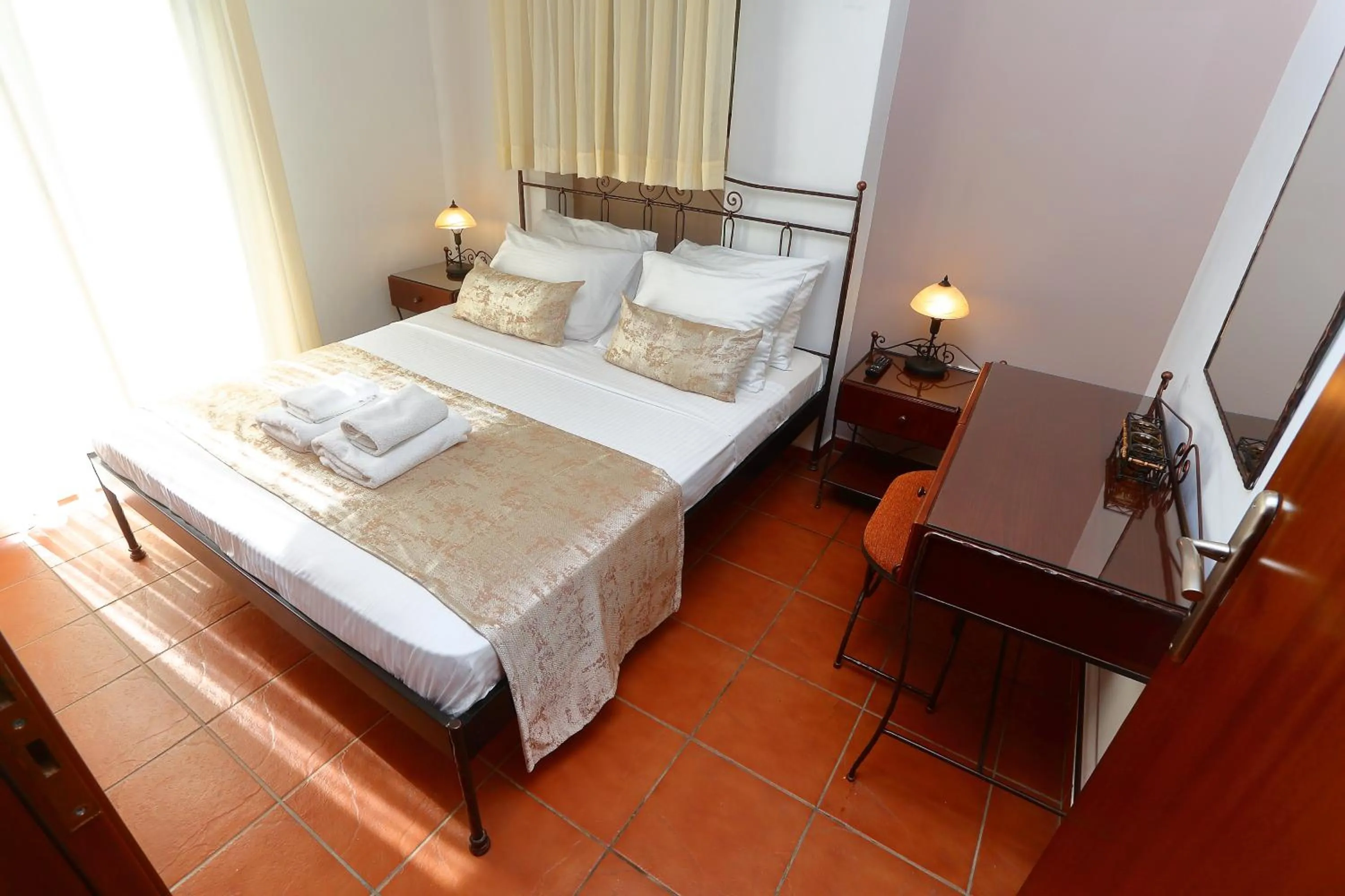 Bed in Vathi Hotel Apartment Hotel