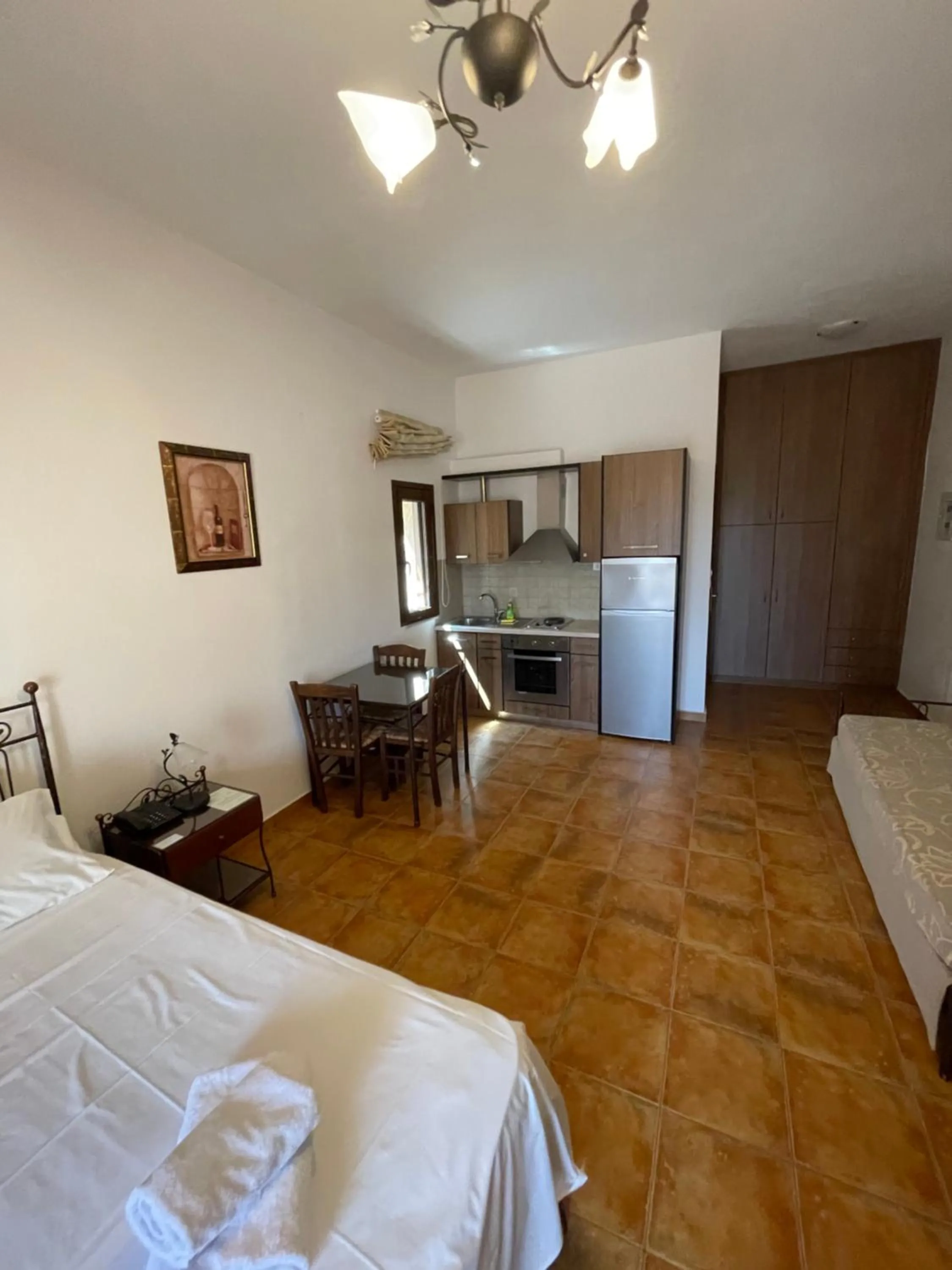 Dining area, Bed in Vathi Hotel Apartment Hotel