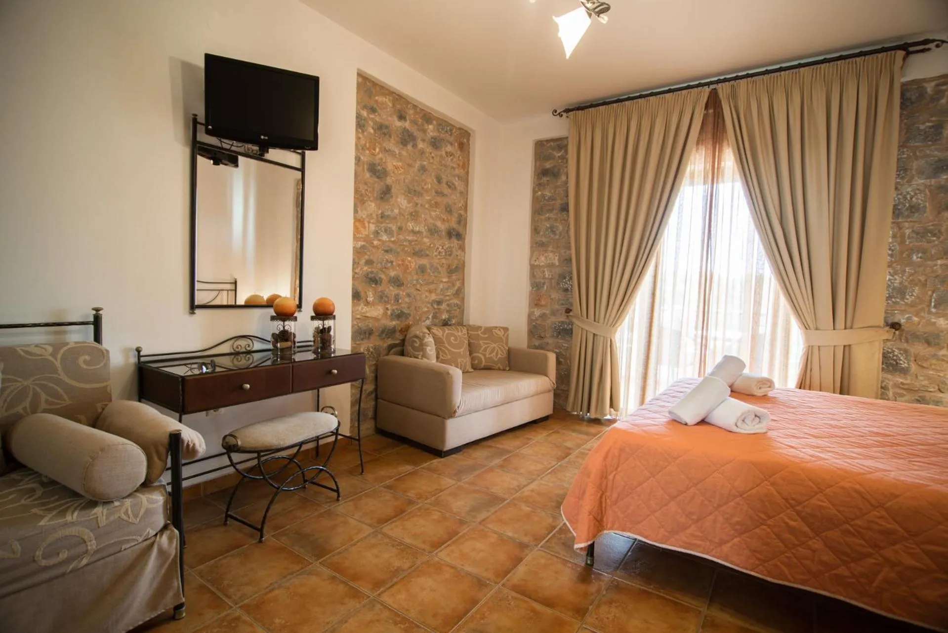 Photo of the whole room, Bed in Vathi Hotel Apartment Hotel