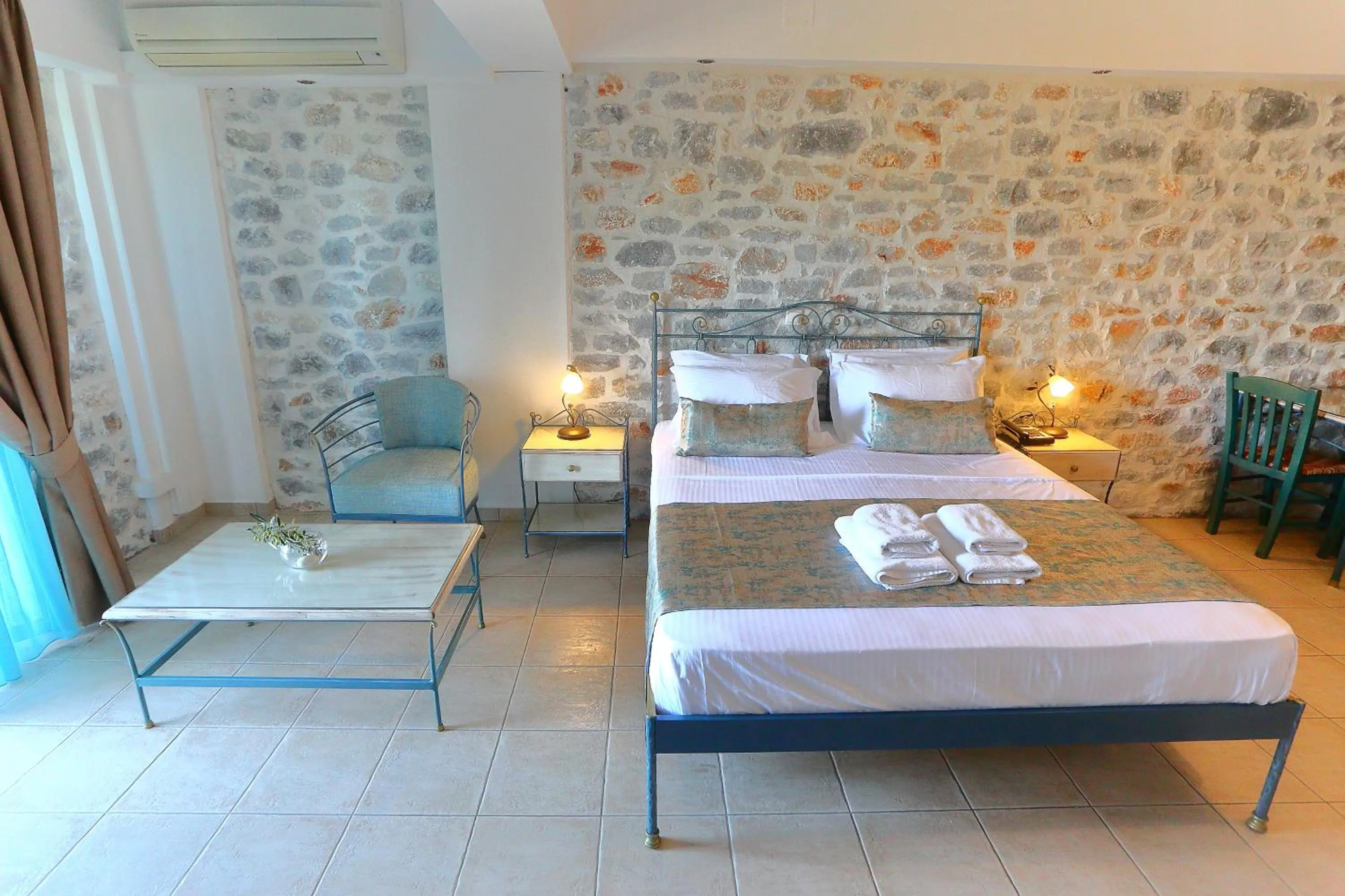 Bed in Vathi Hotel Apartment Hotel