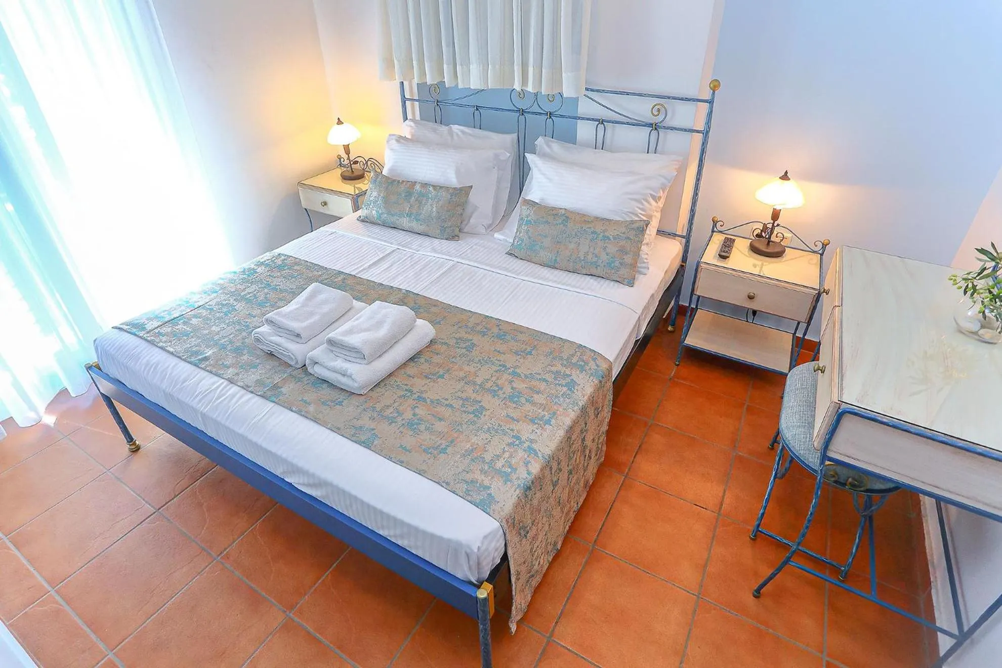 Bed in Vathi Hotel Apartment Hotel