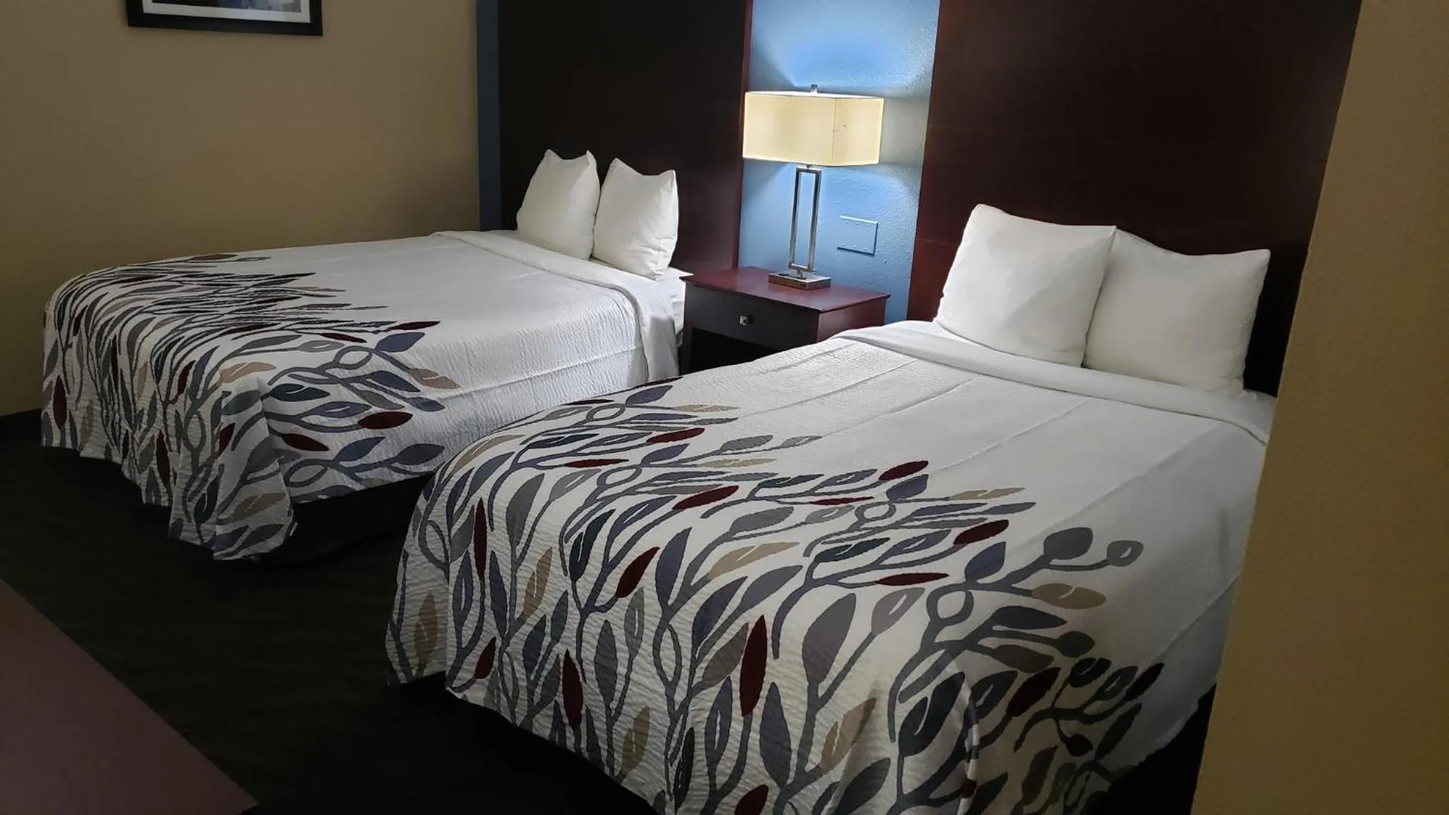 Photo of the whole room, Bed in Red Roof Inn Port Allen