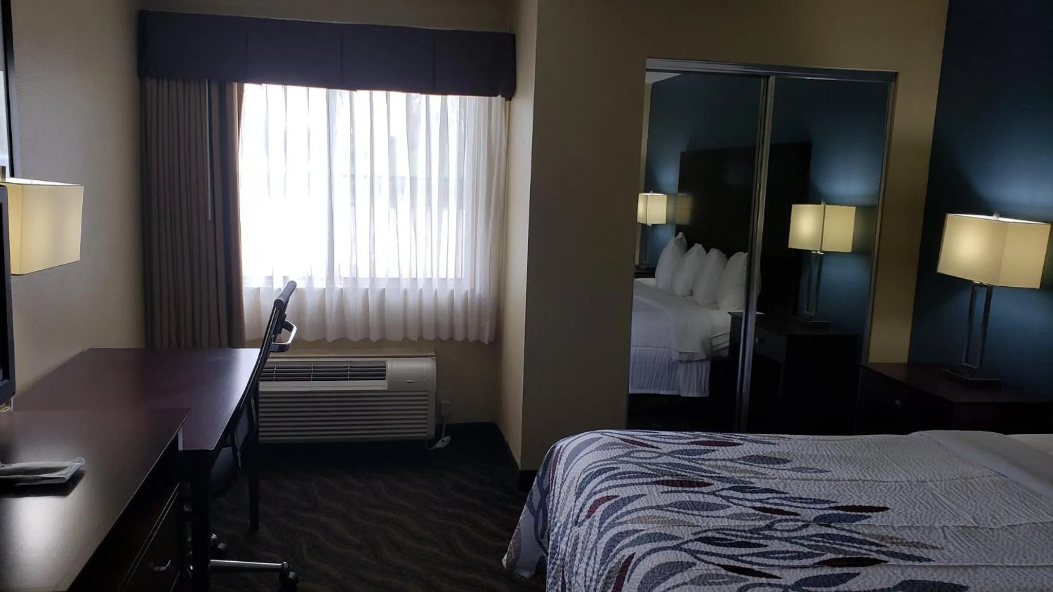 Photo of the whole room, Bed in Red Roof Inn Port Allen