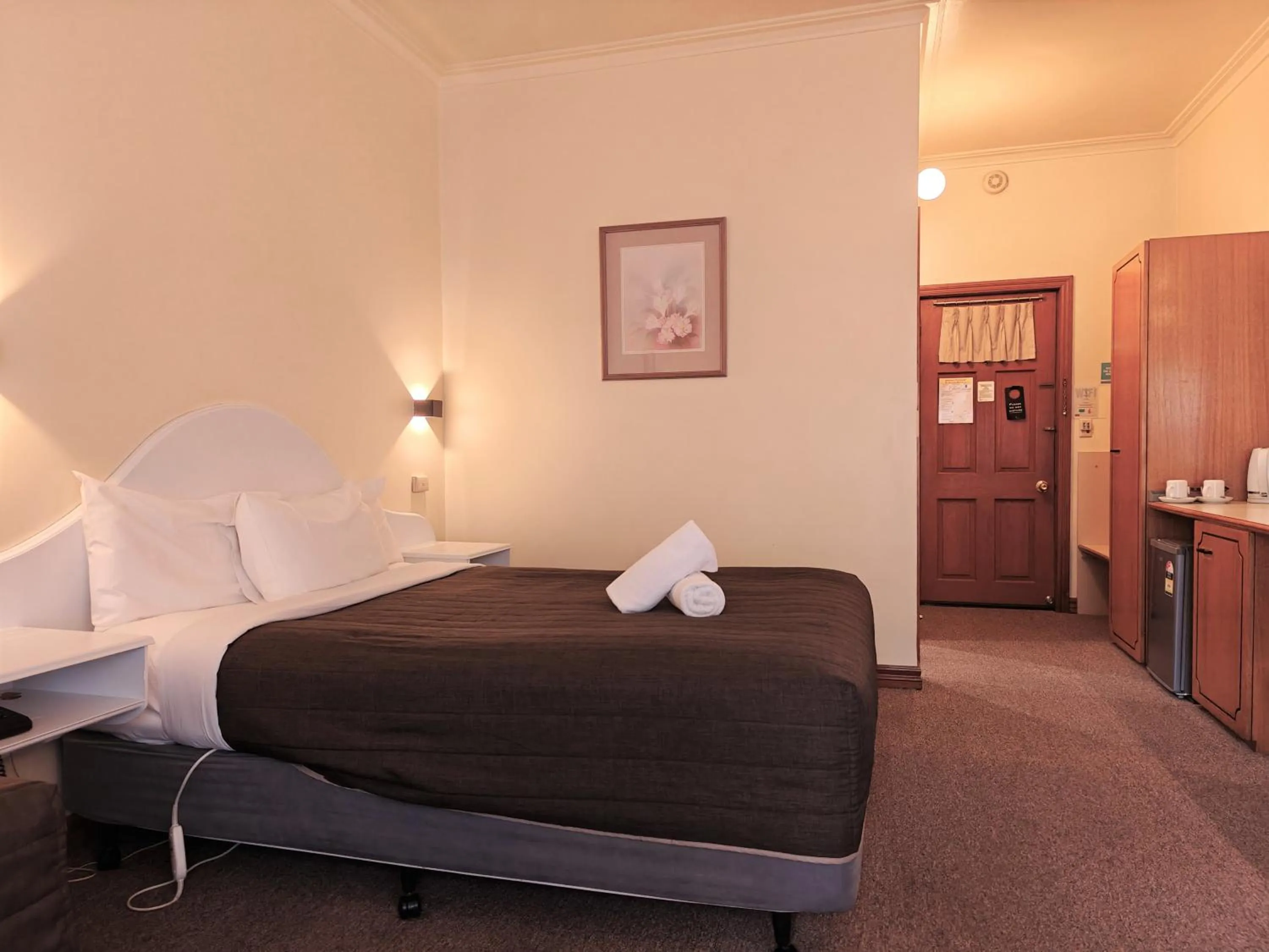 Bed in St Georges Motor Inn