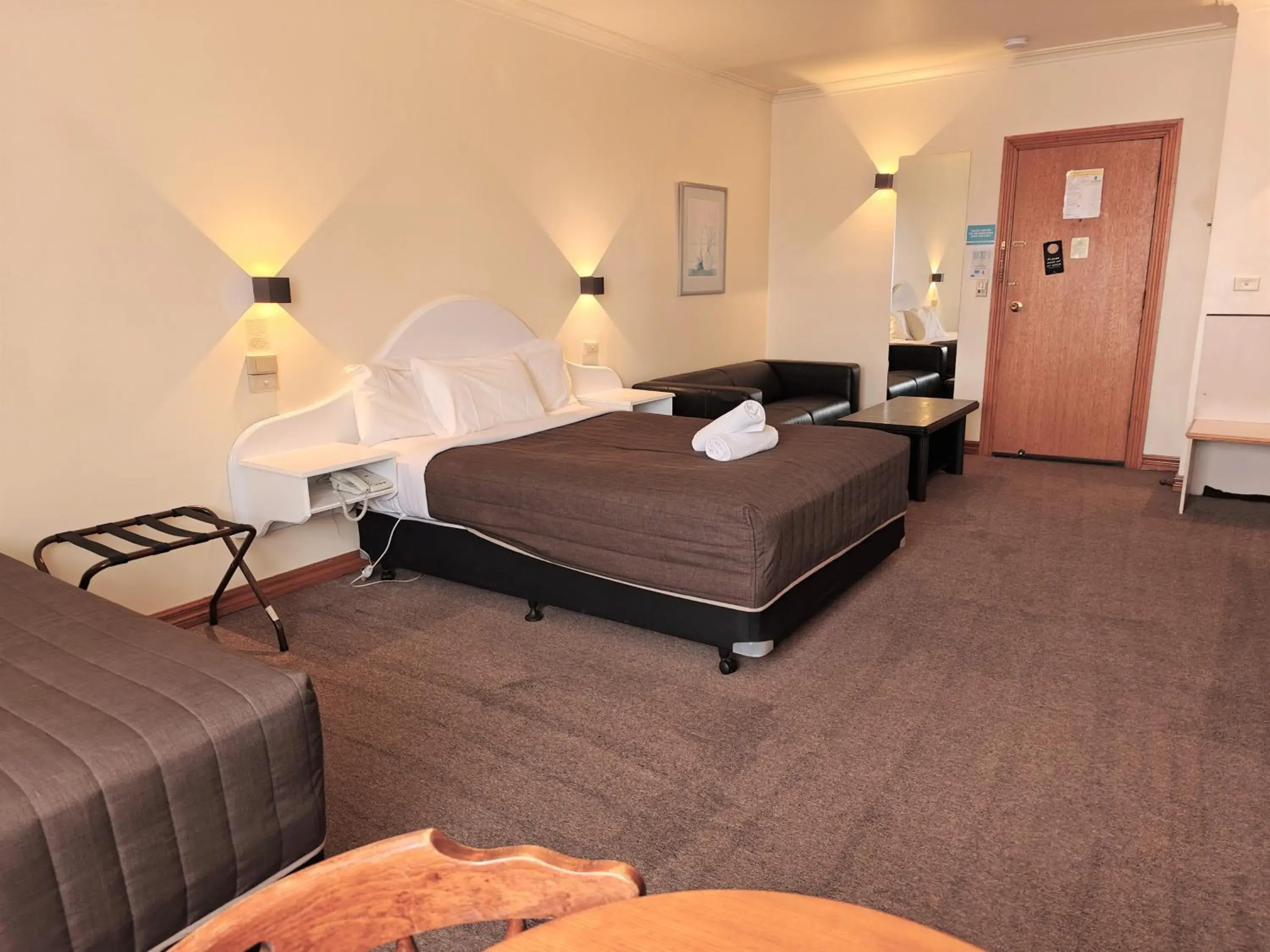 Triple Room with Spa Bath in St Georges Motor Inn Triple Room with Spa Bath in St Georges Motor Inn