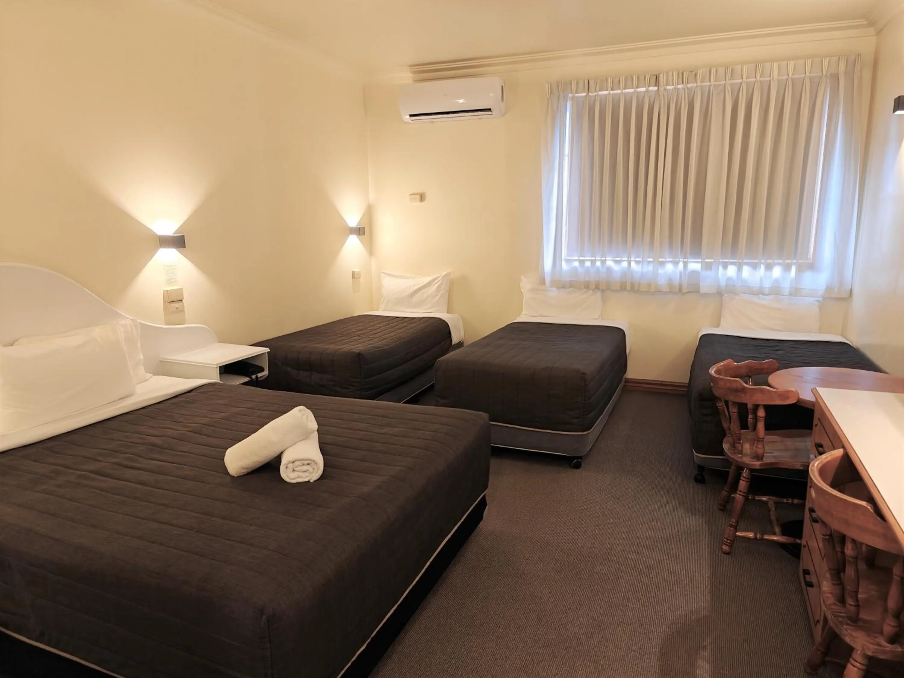 Bed in St Georges Motor Inn