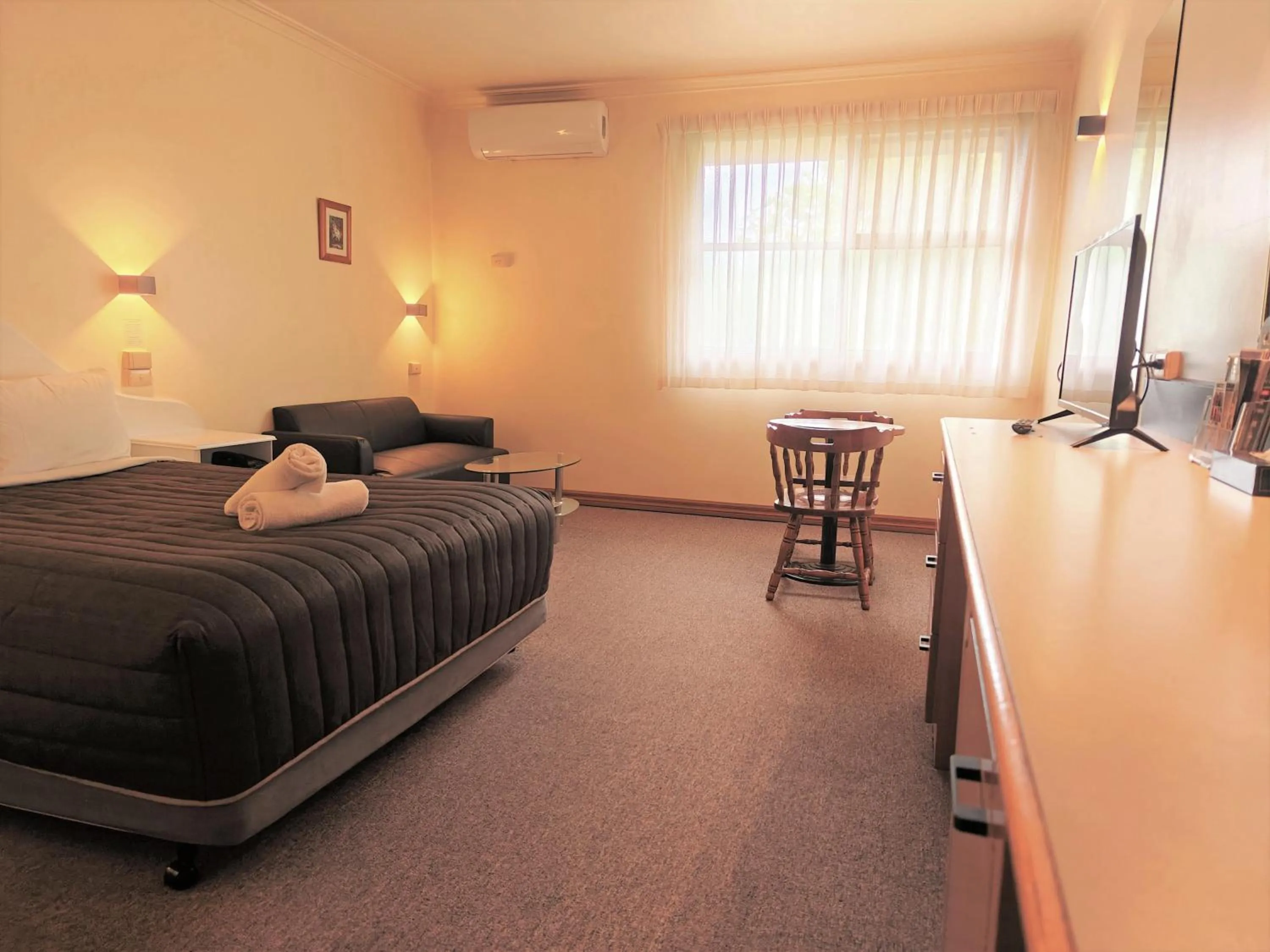 Bed in St Georges Motor Inn