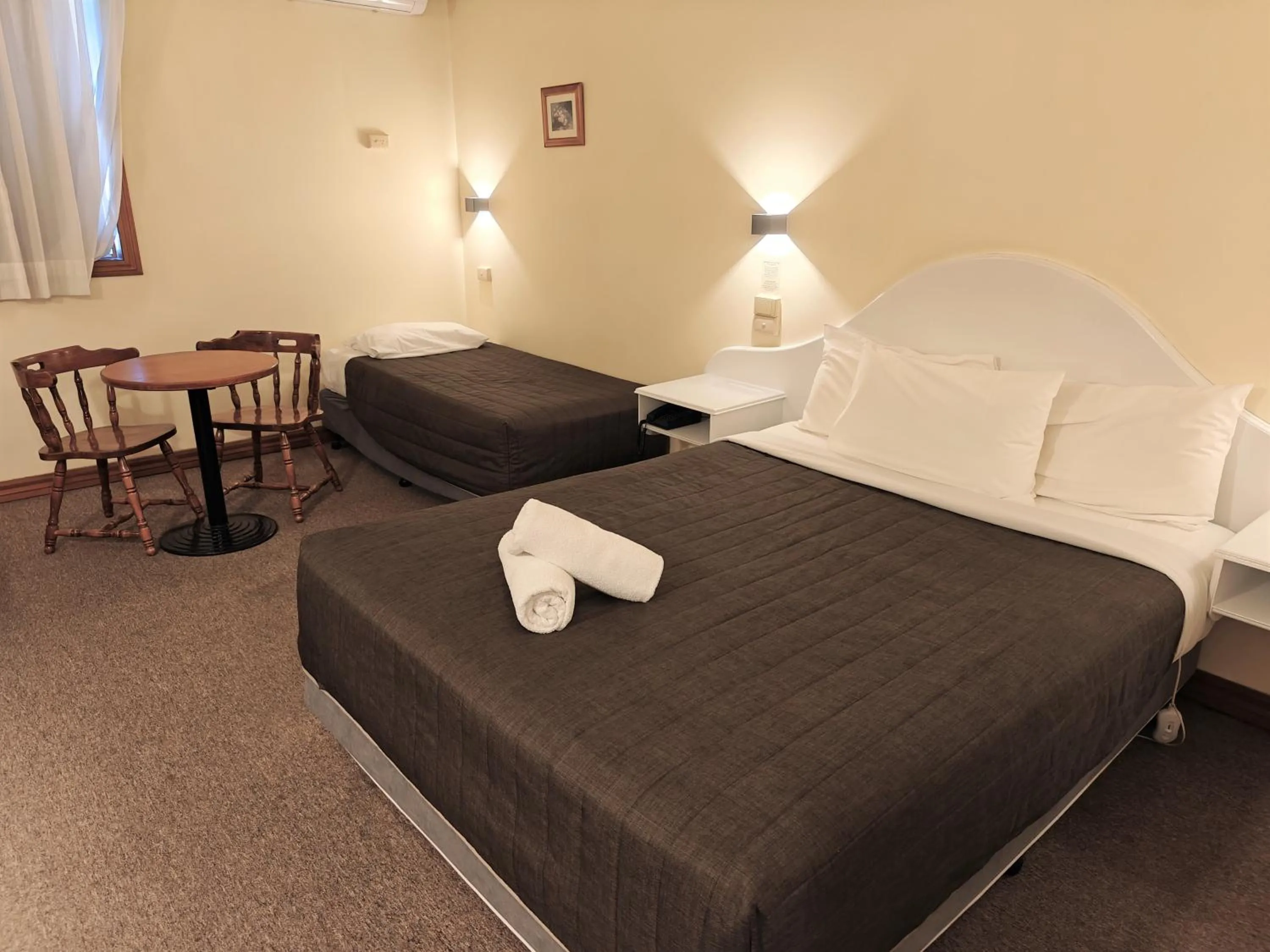 Bed in St Georges Motor Inn