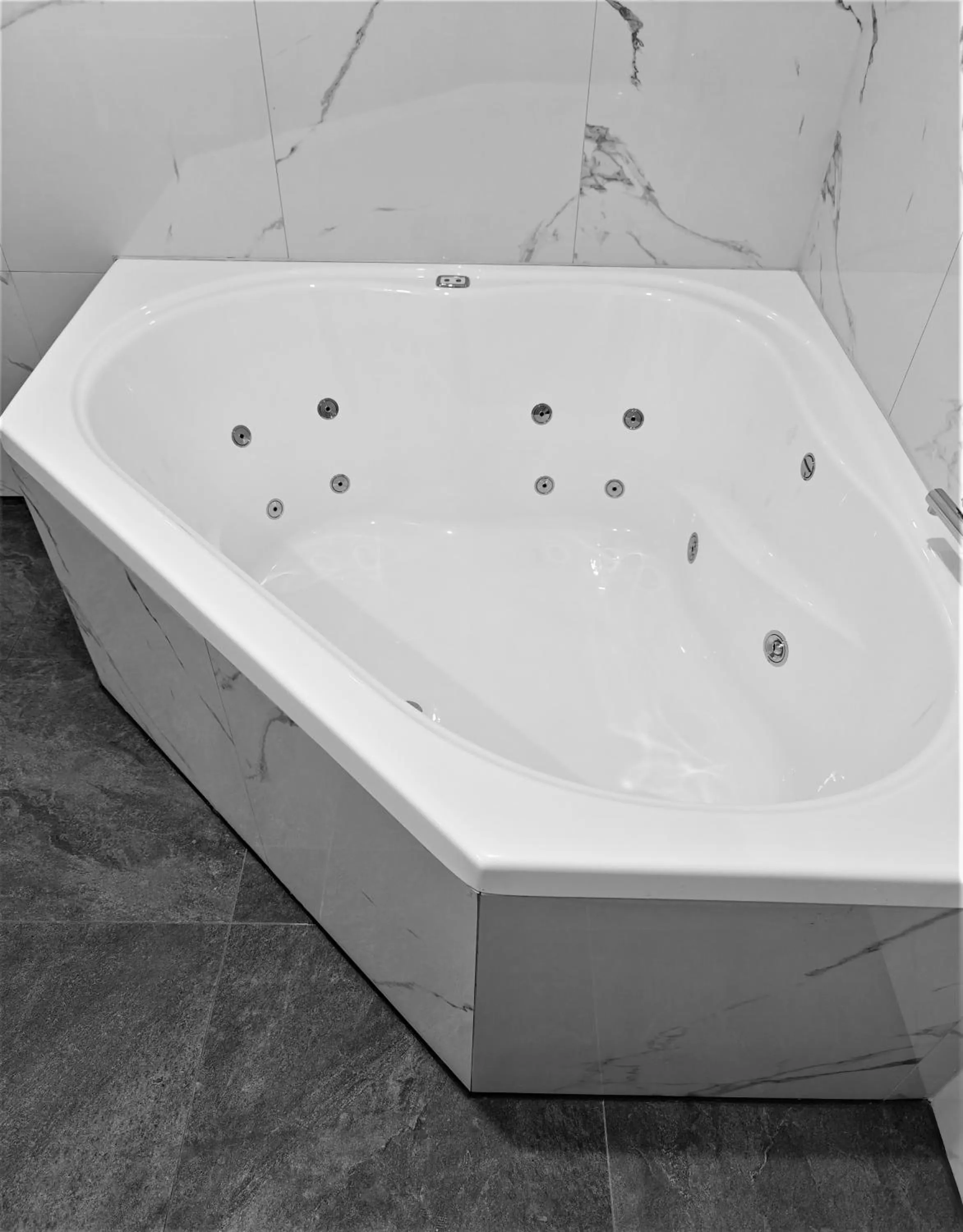 Bathroom in St Georges Motor Inn