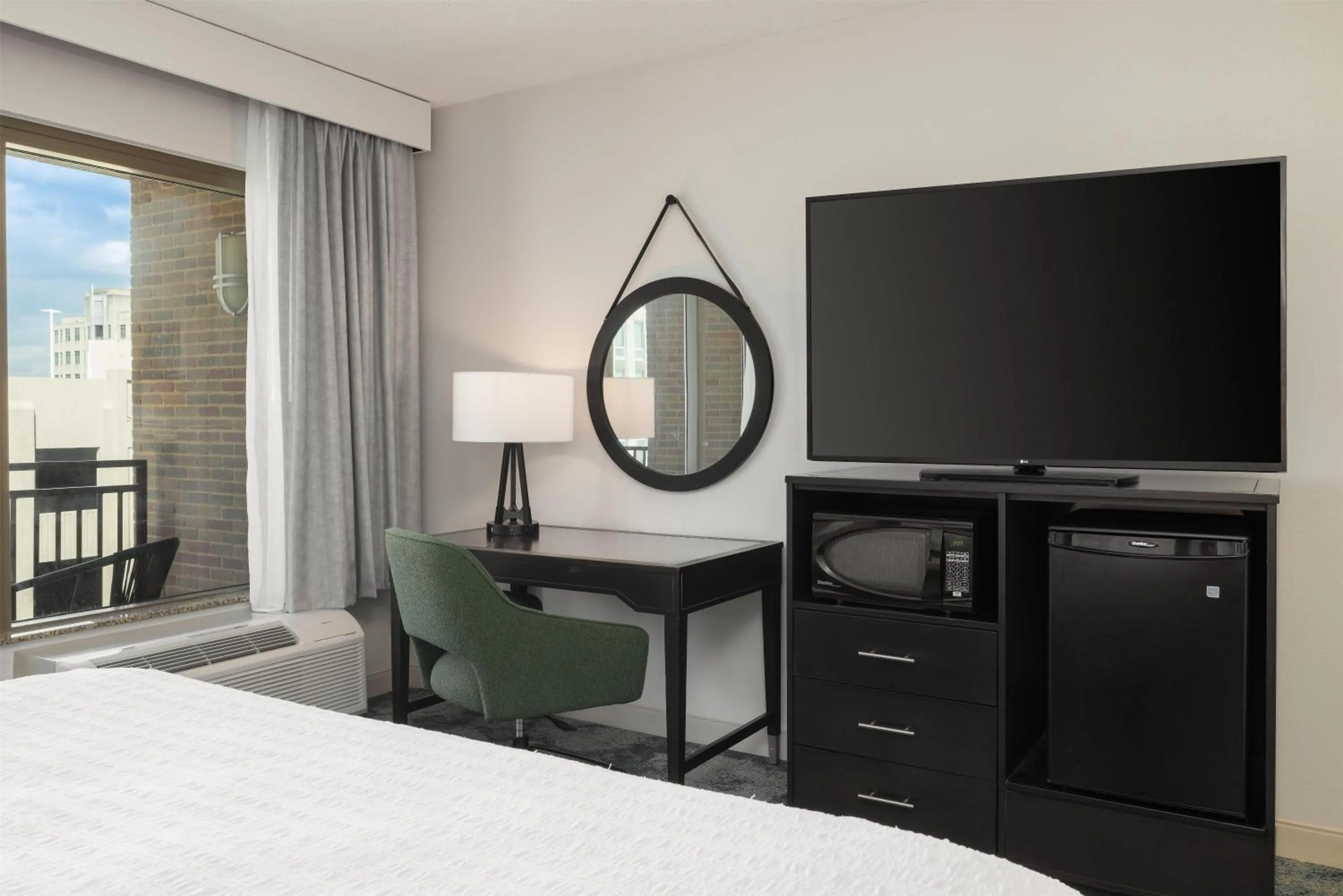 Bedroom, Bed in Hampton Inn & Suites Baton Rouge Downtown