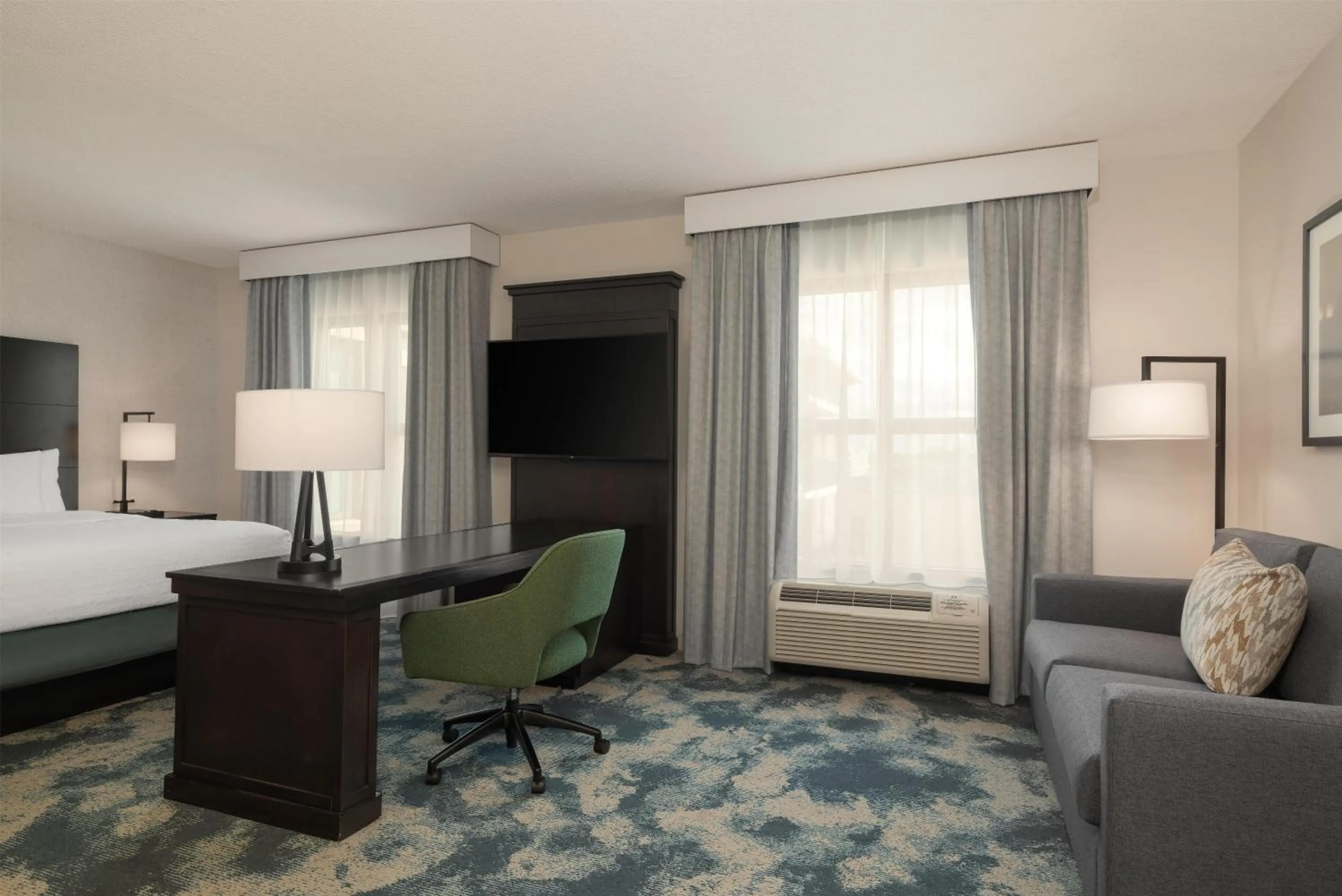 Bedroom, Bed in Hampton Inn & Suites Baton Rouge Downtown