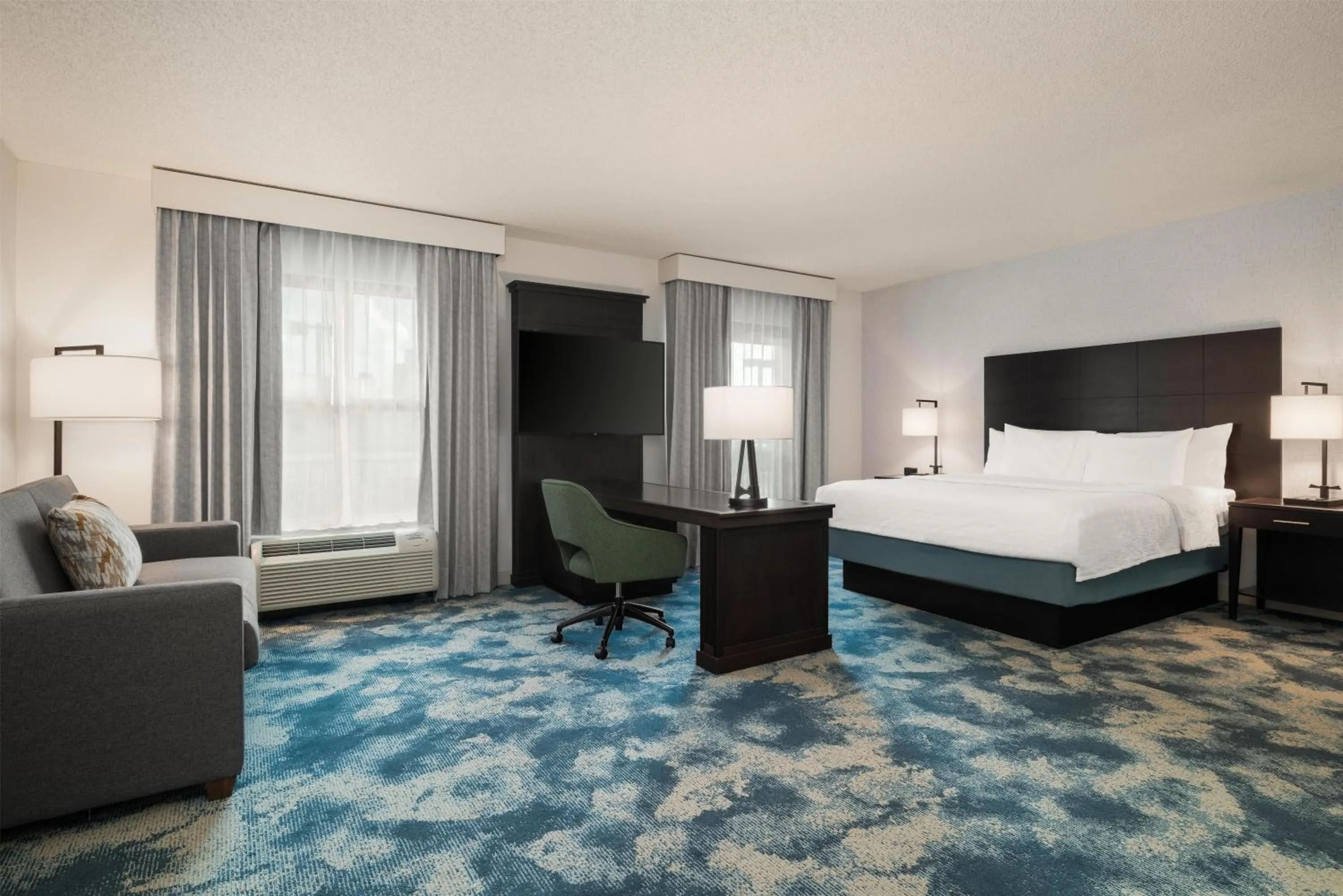Bedroom, Bed in Hampton Inn & Suites Baton Rouge Downtown
