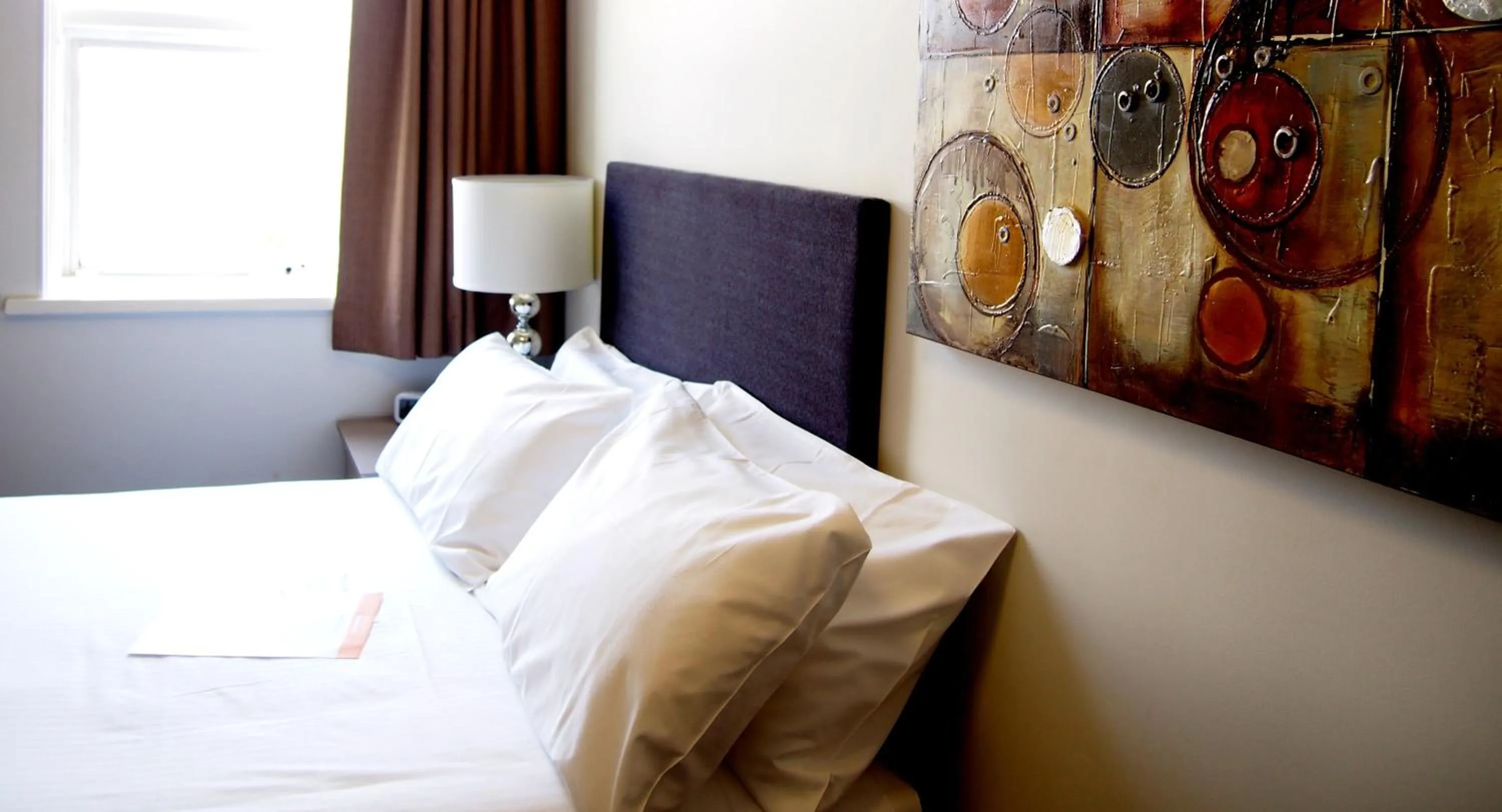 Day in Hotel Gracelands