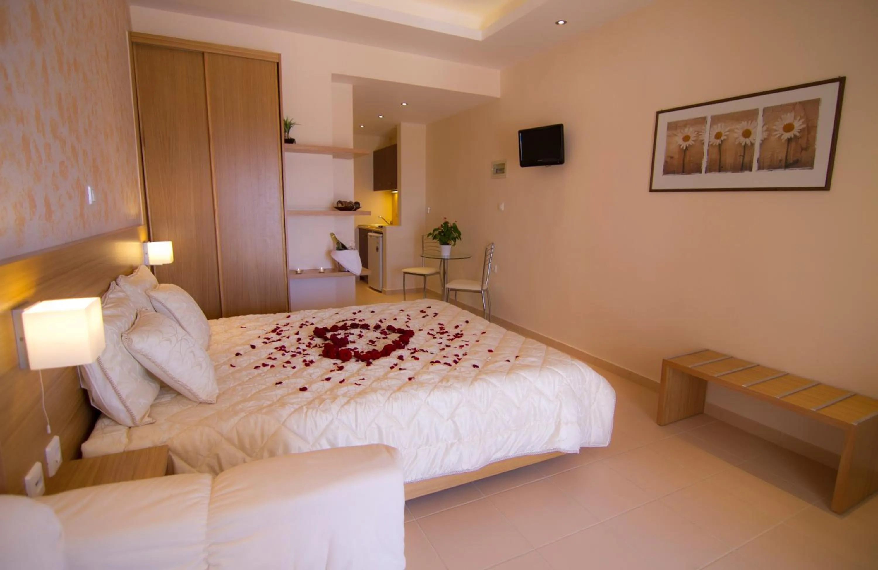 Day, Bed in Frida Apartments