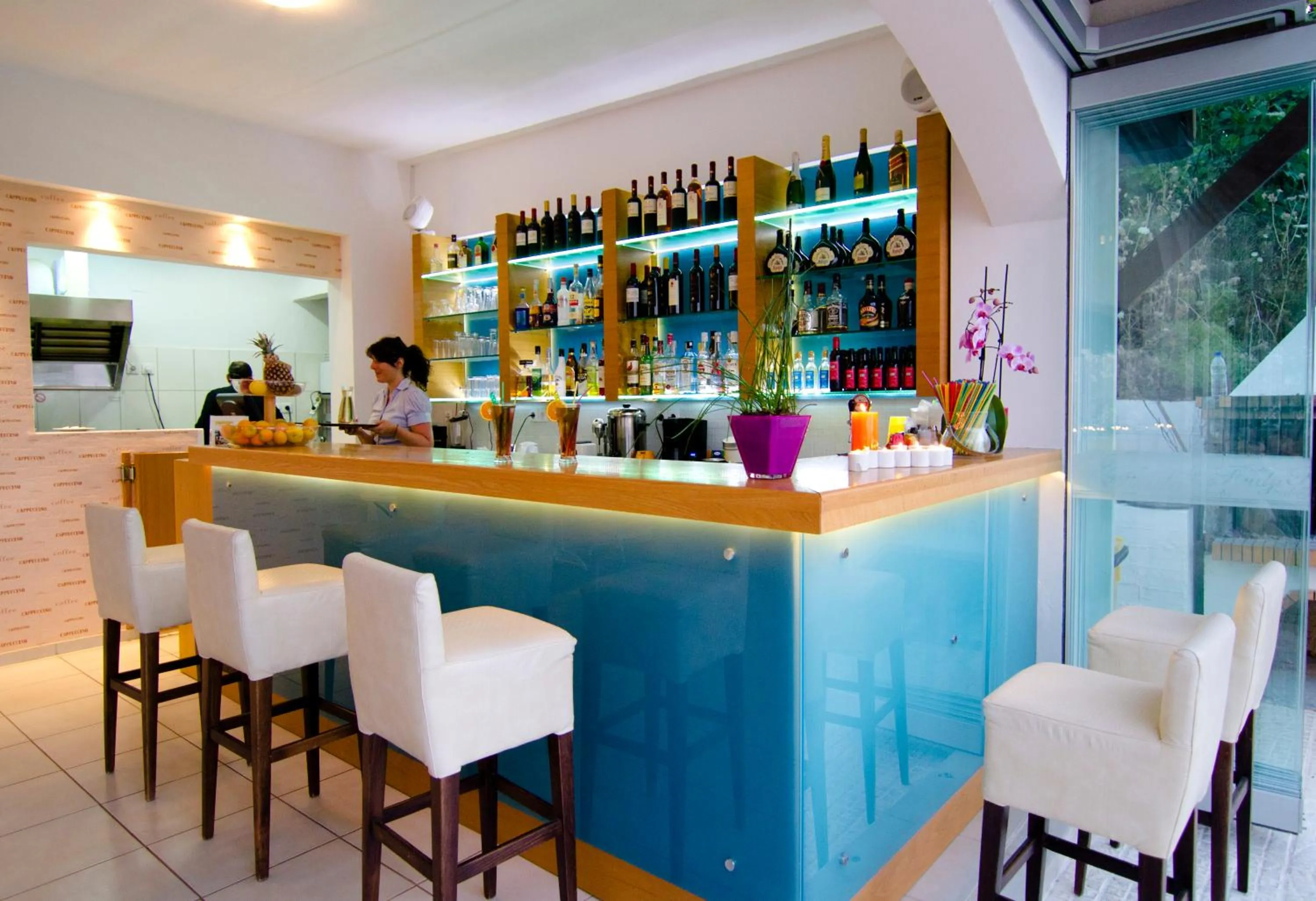 Coffee/tea facilities in Frida Apartments