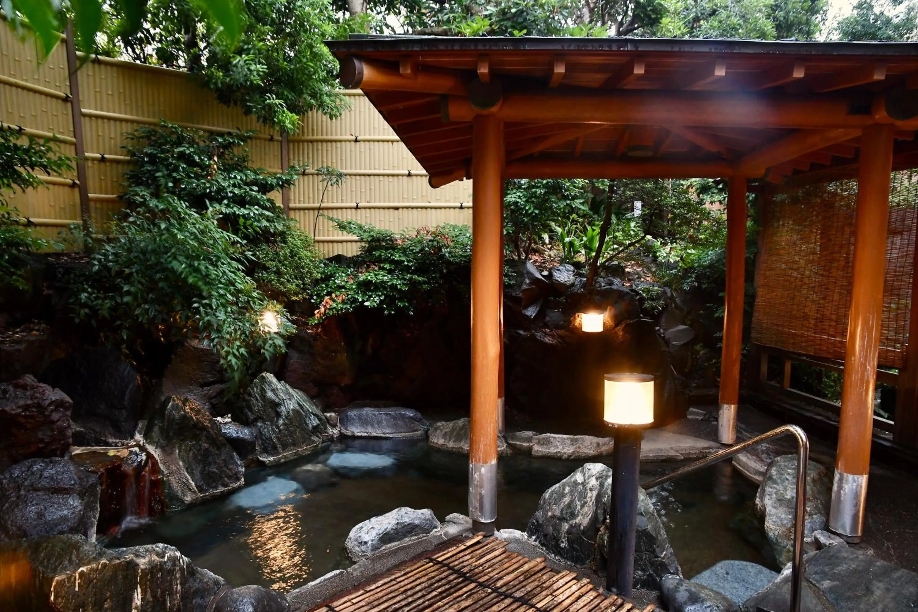 Hot Spring Bath in Ito Kowakien