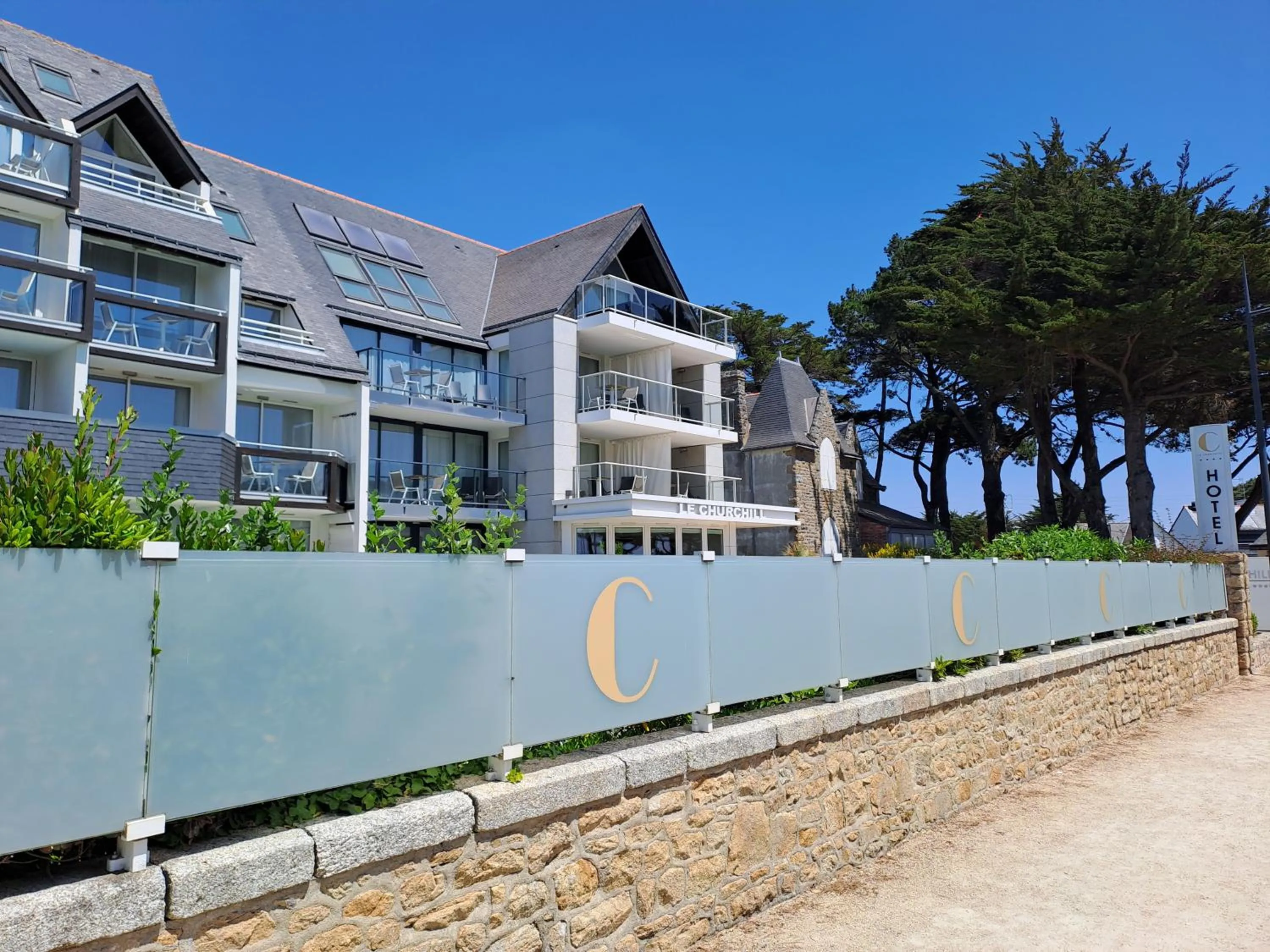 Property building in Le Churchill Hôtel & Spa