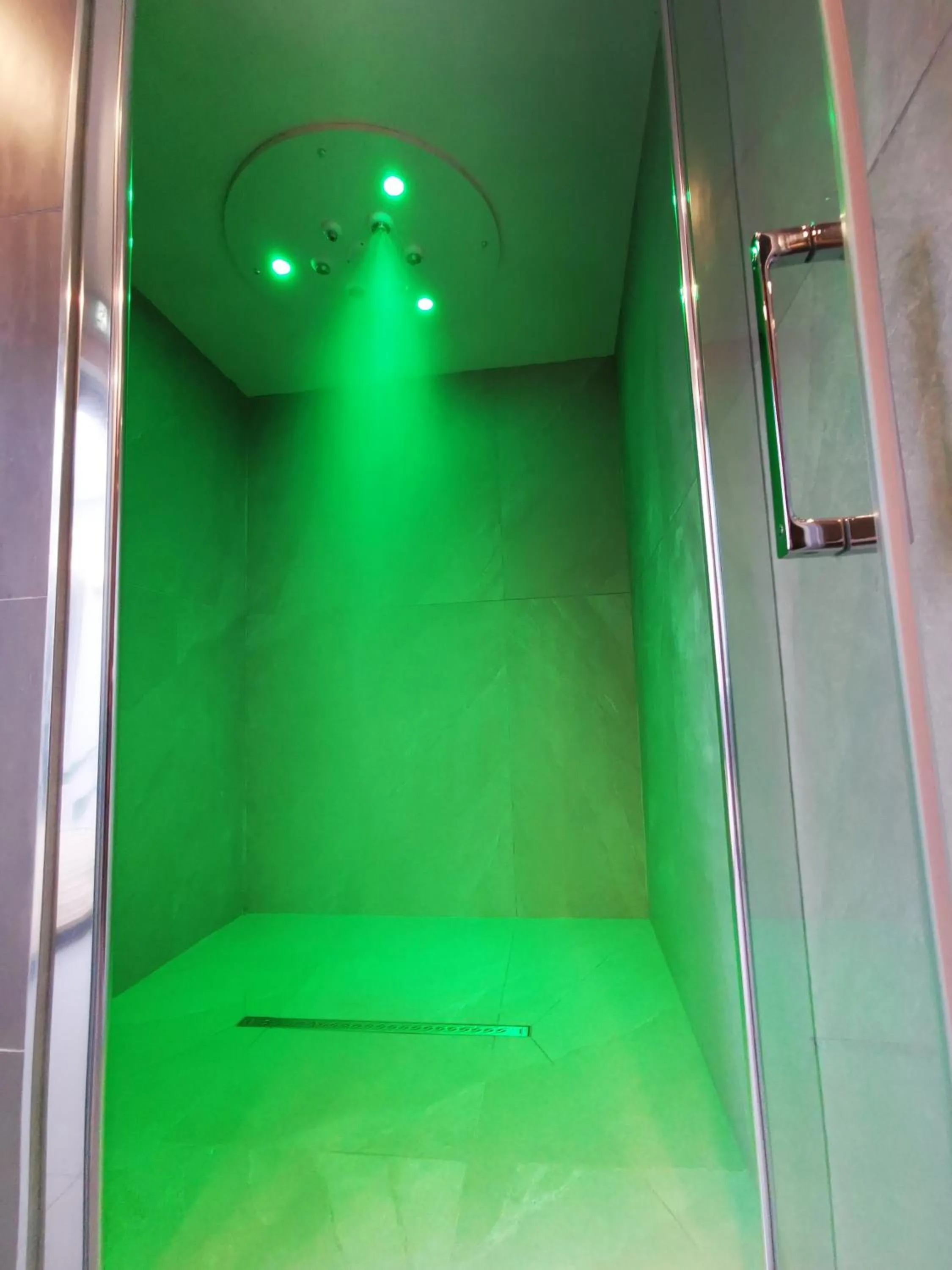 Spa and wellness centre/facilities in Le Churchill Hôtel & Spa