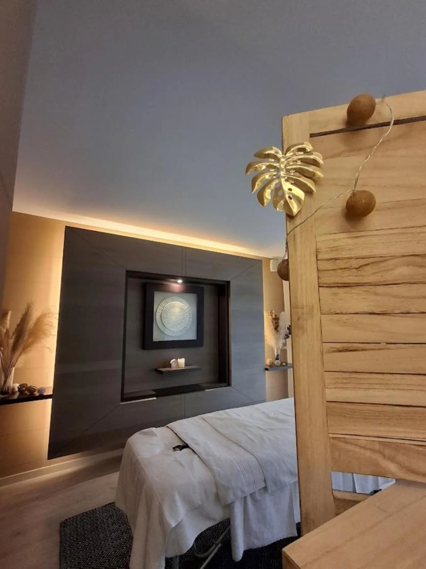 Massage, Bed in Le Churchill Hôtel & Spa