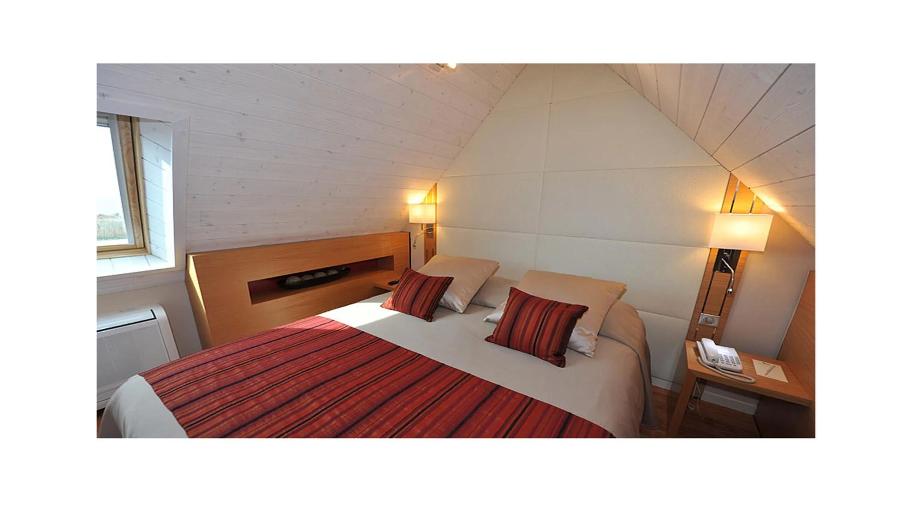 Bedroom, Bed in Le Churchill Hôtel & Spa