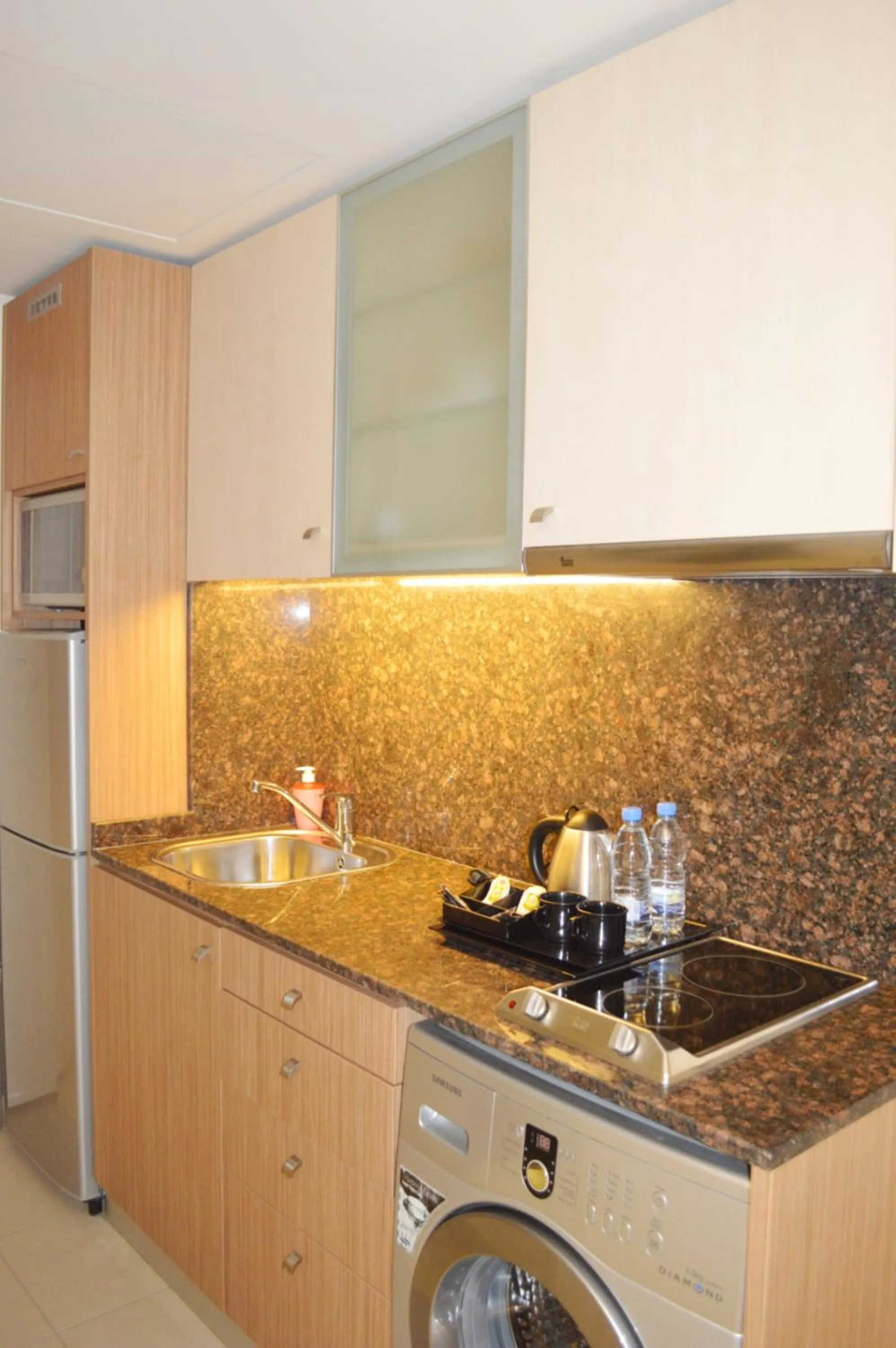 Kitchen or kitchenette in Hayali Suites