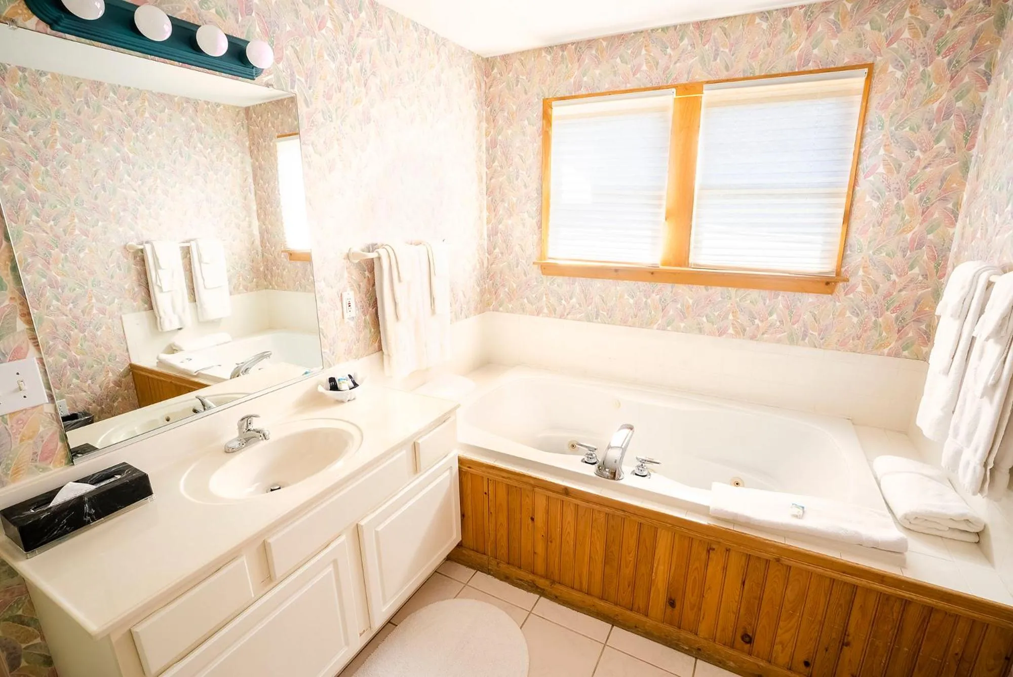 The Ocracoke Harbor Inn