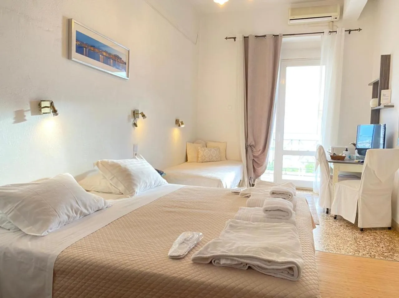 Bedroom in Akrotiri Hotel