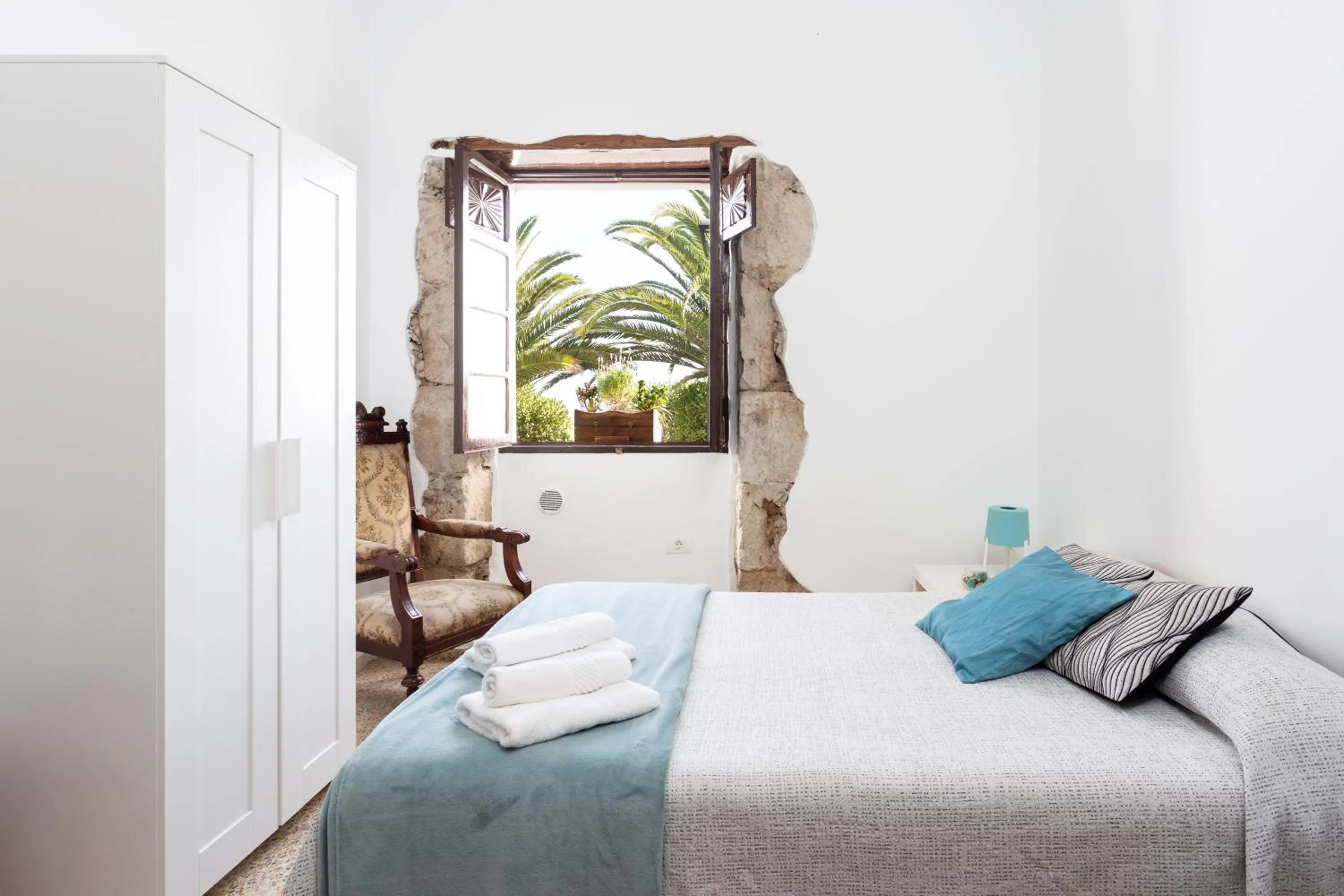 Bed in El Hostal del Cubo