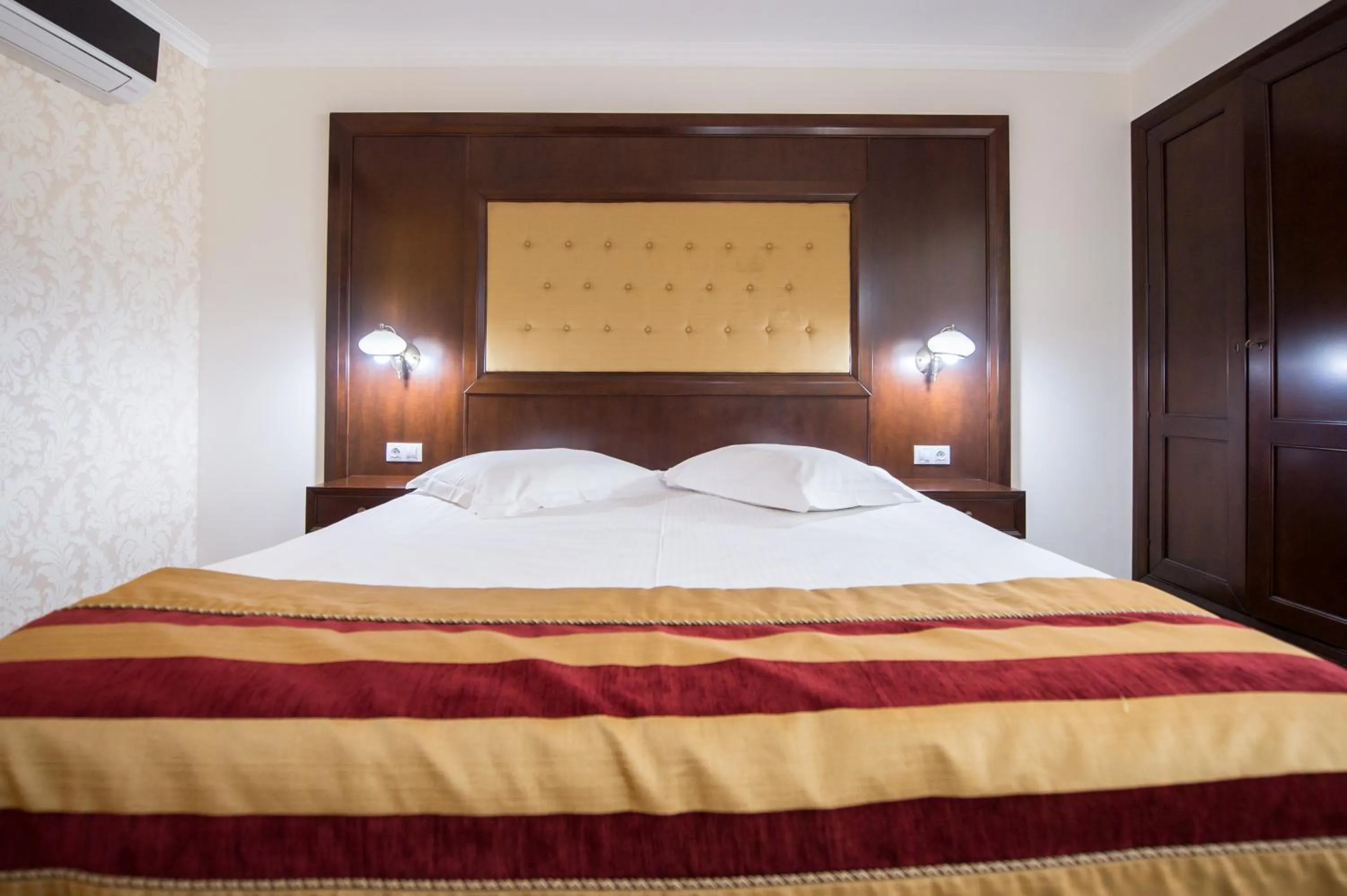 Bed in Hotel Silva Busteni