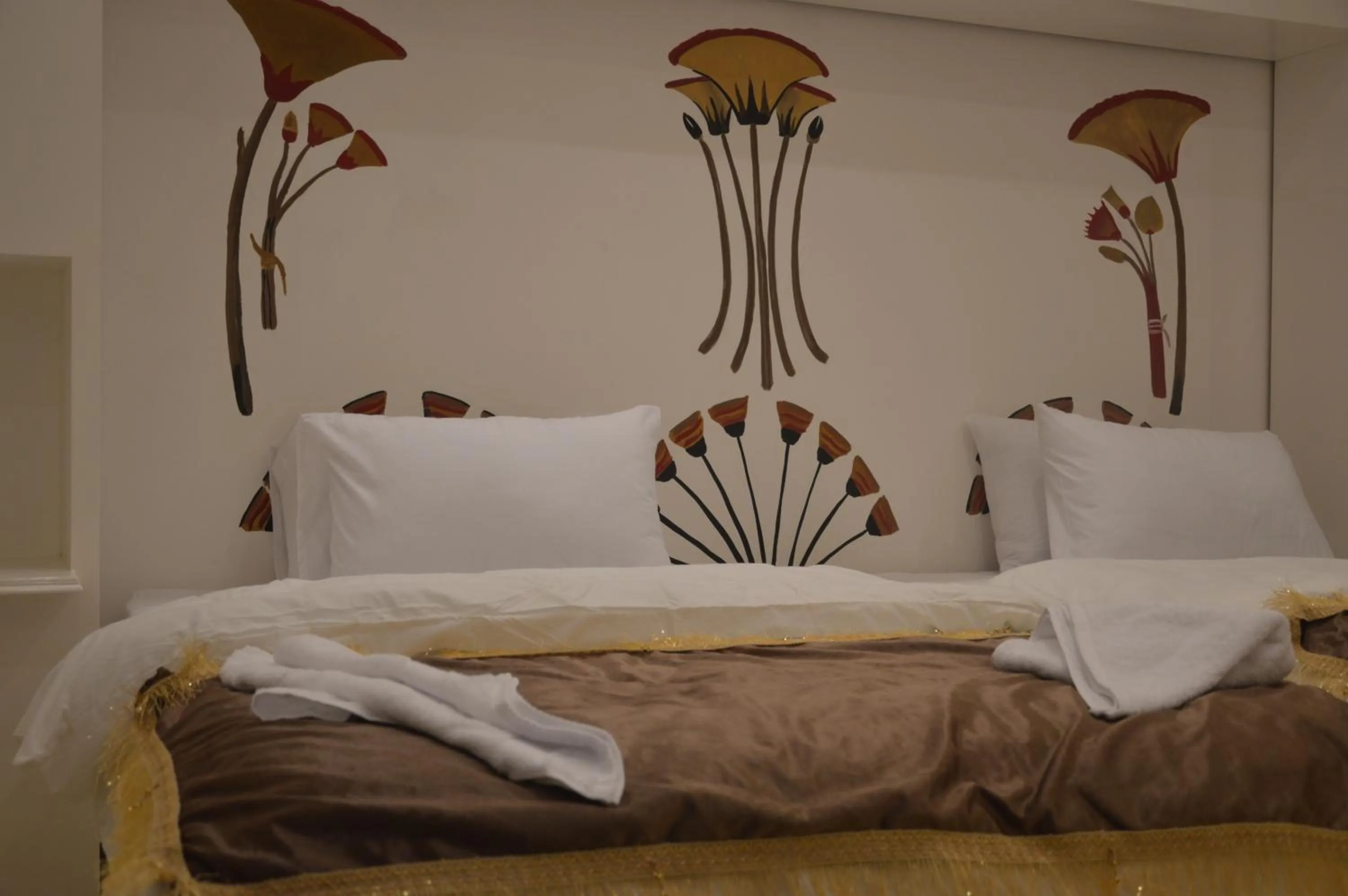 Bedroom, Bed in Pyramids Top Inn