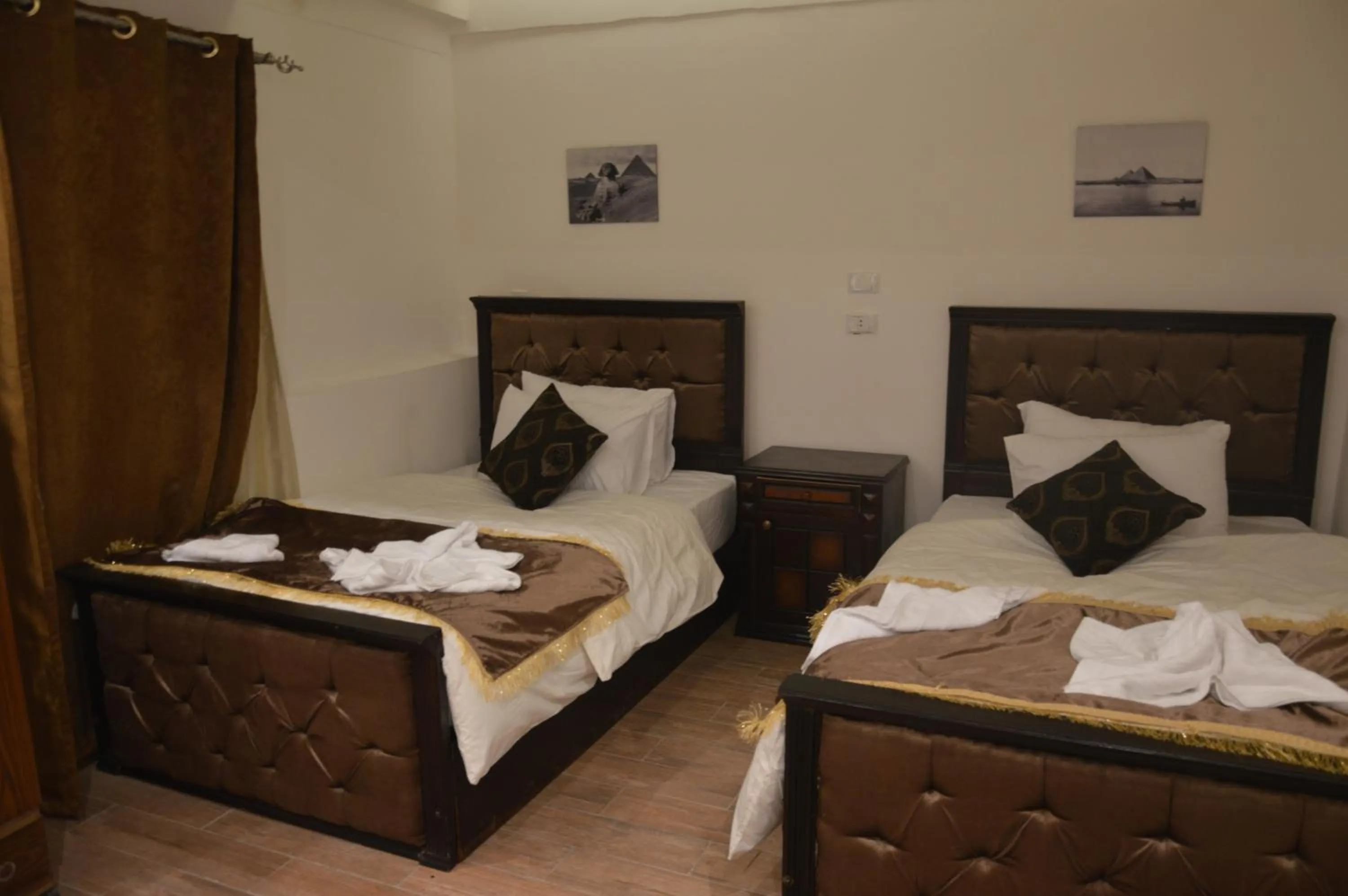 Bedroom, Bed in Pyramids Top Inn