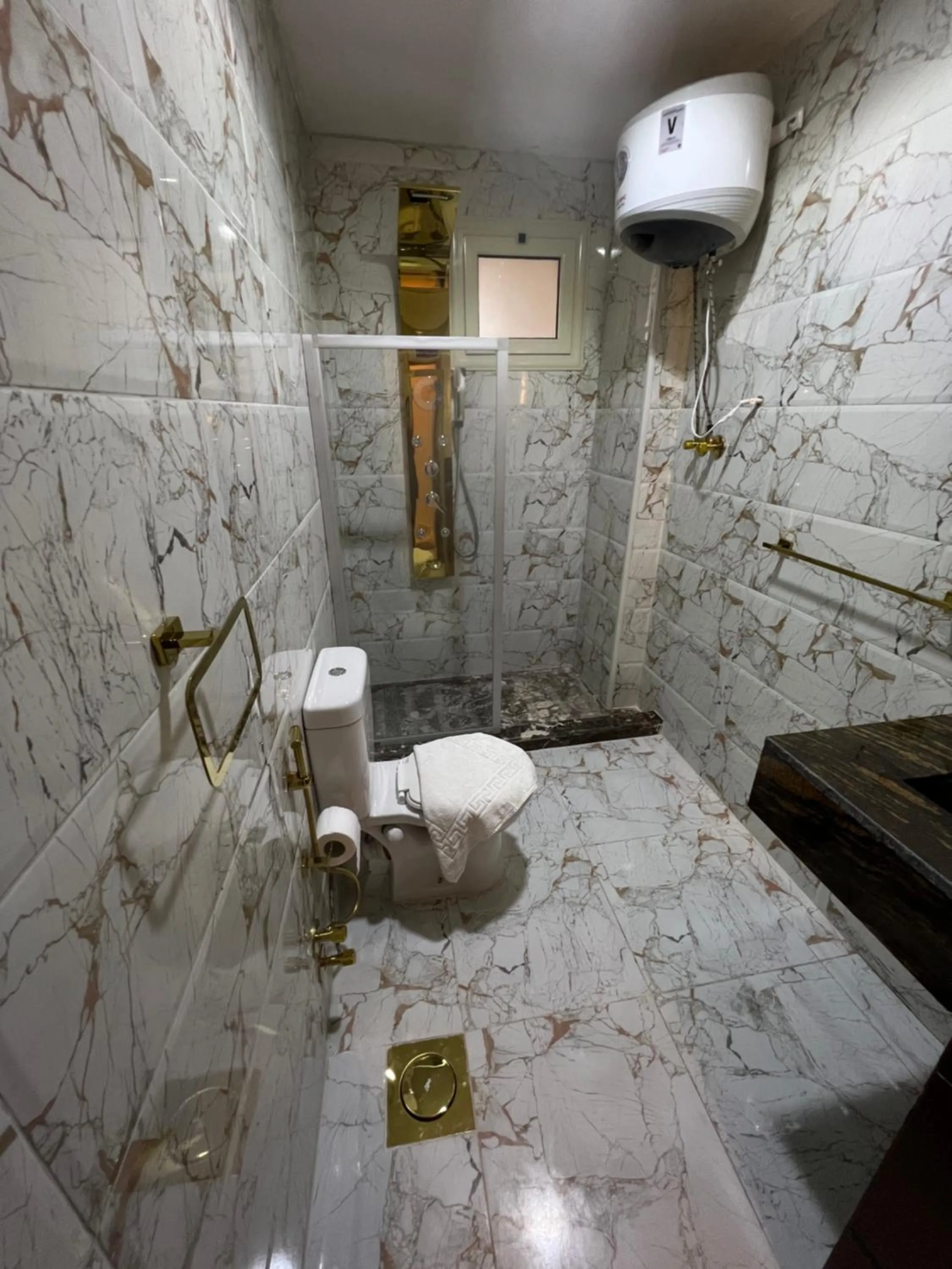 Shower in Pyramids Top Inn