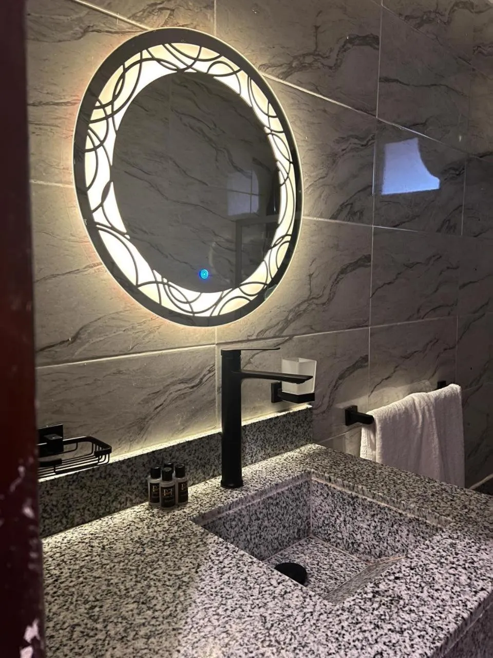 Bathroom in Pyramids Top Inn