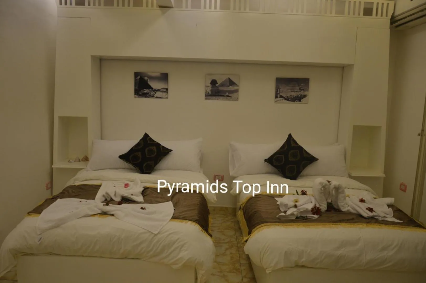 Bedroom, Bed in Pyramids Top Inn