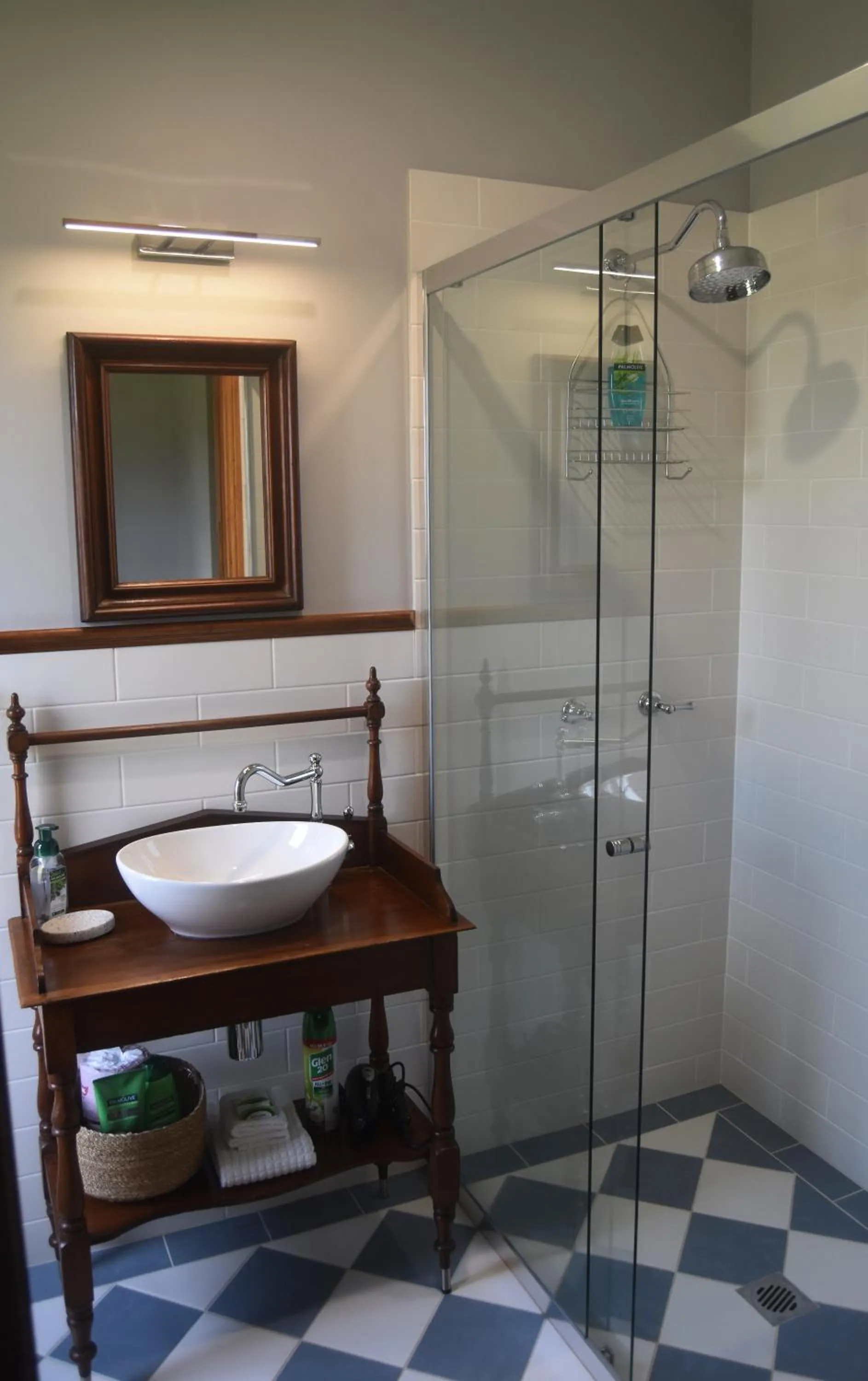 Shower in Maddies of Bolwarra