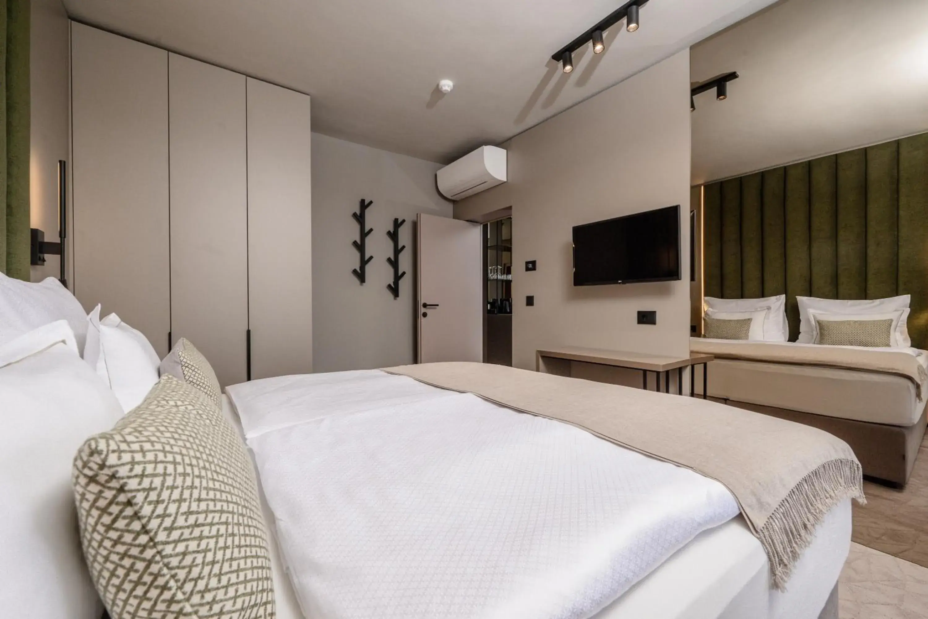 Family Room with Balcony in Hotel Malin Family Room with Balcony in Hotel Malin