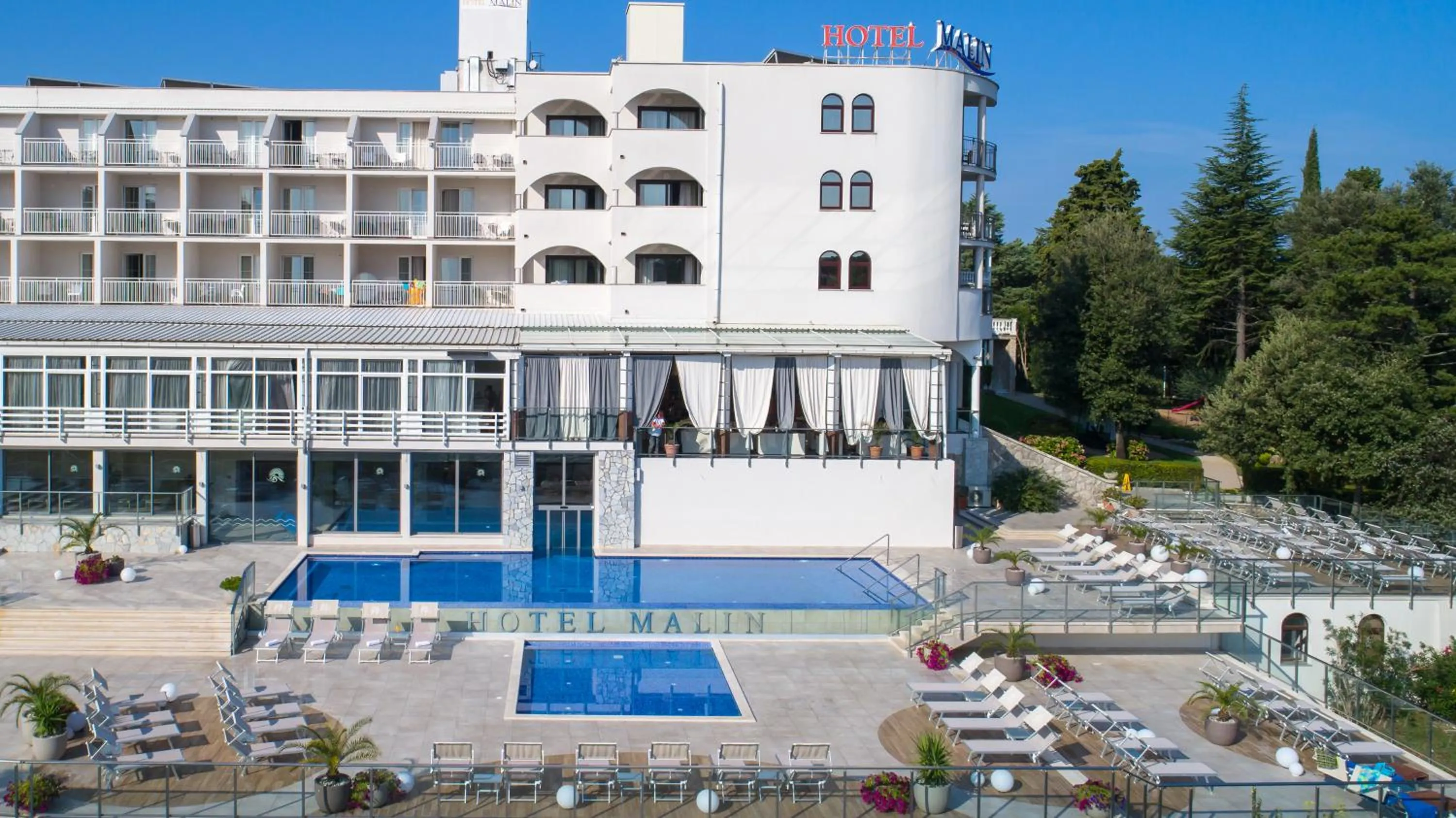 Property building in Hotel Malin