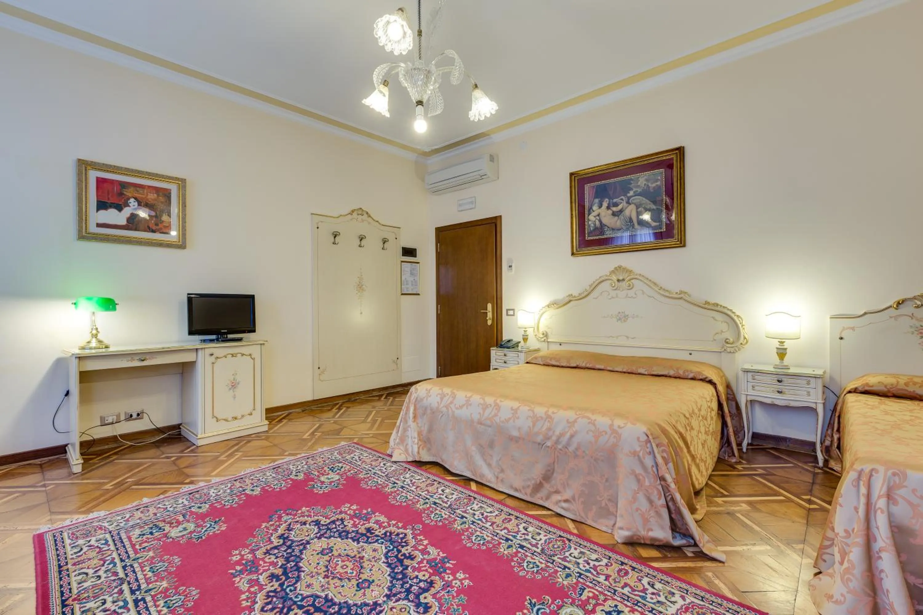 Bed in Hotel At Leonard