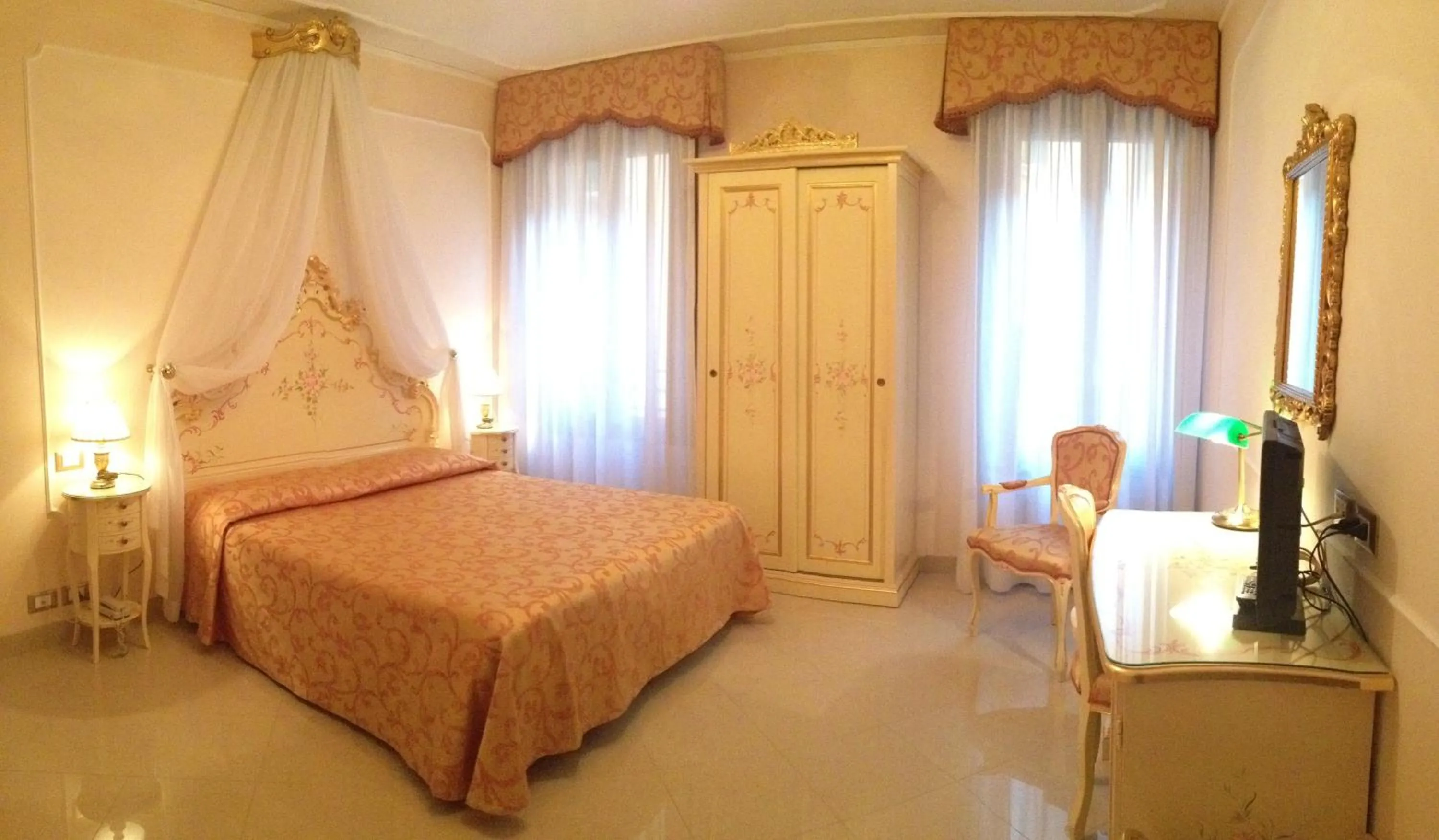 Photo of the whole room, Bed in Hotel At Leonard