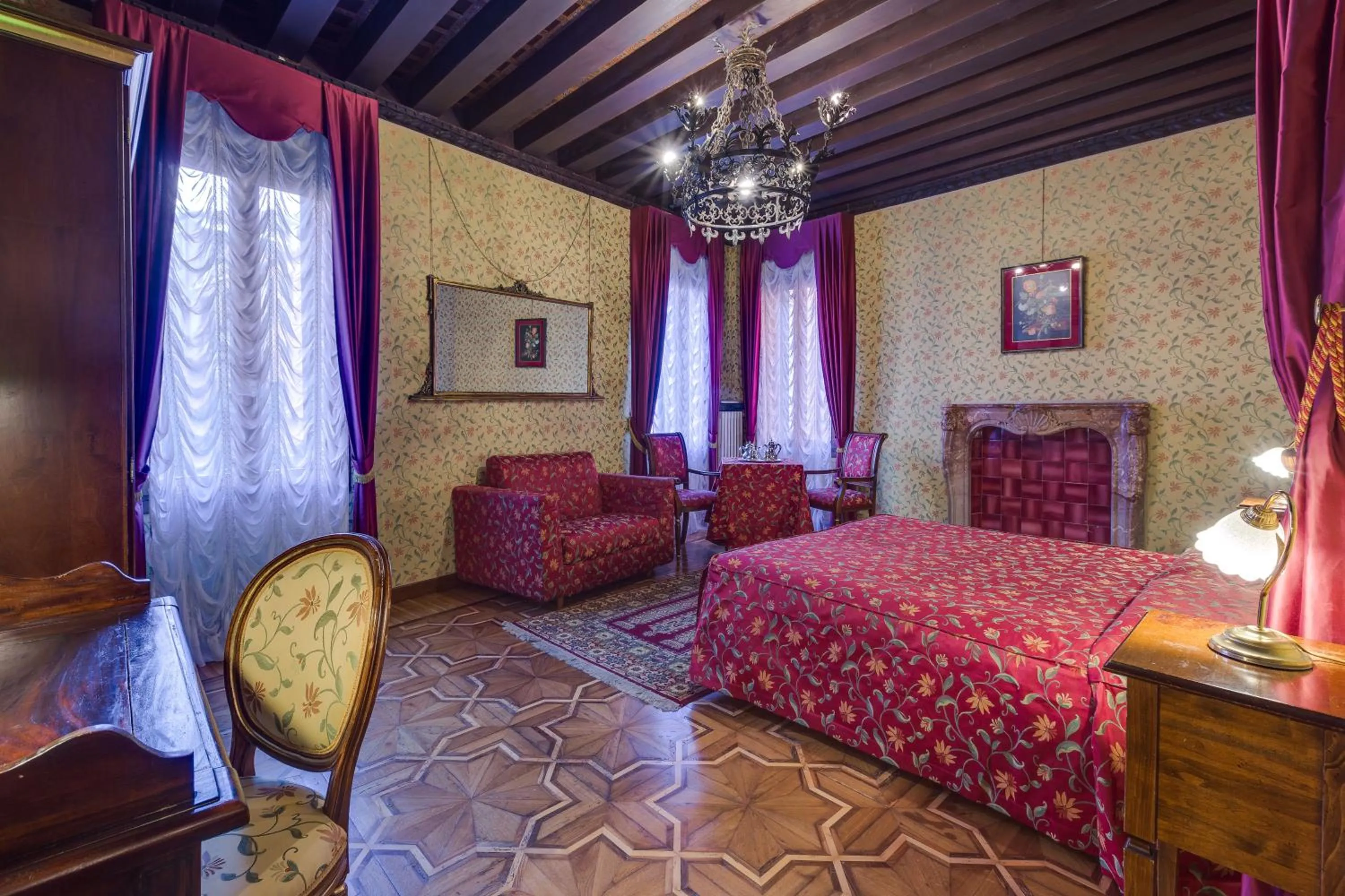 Bed in Hotel At Leonard